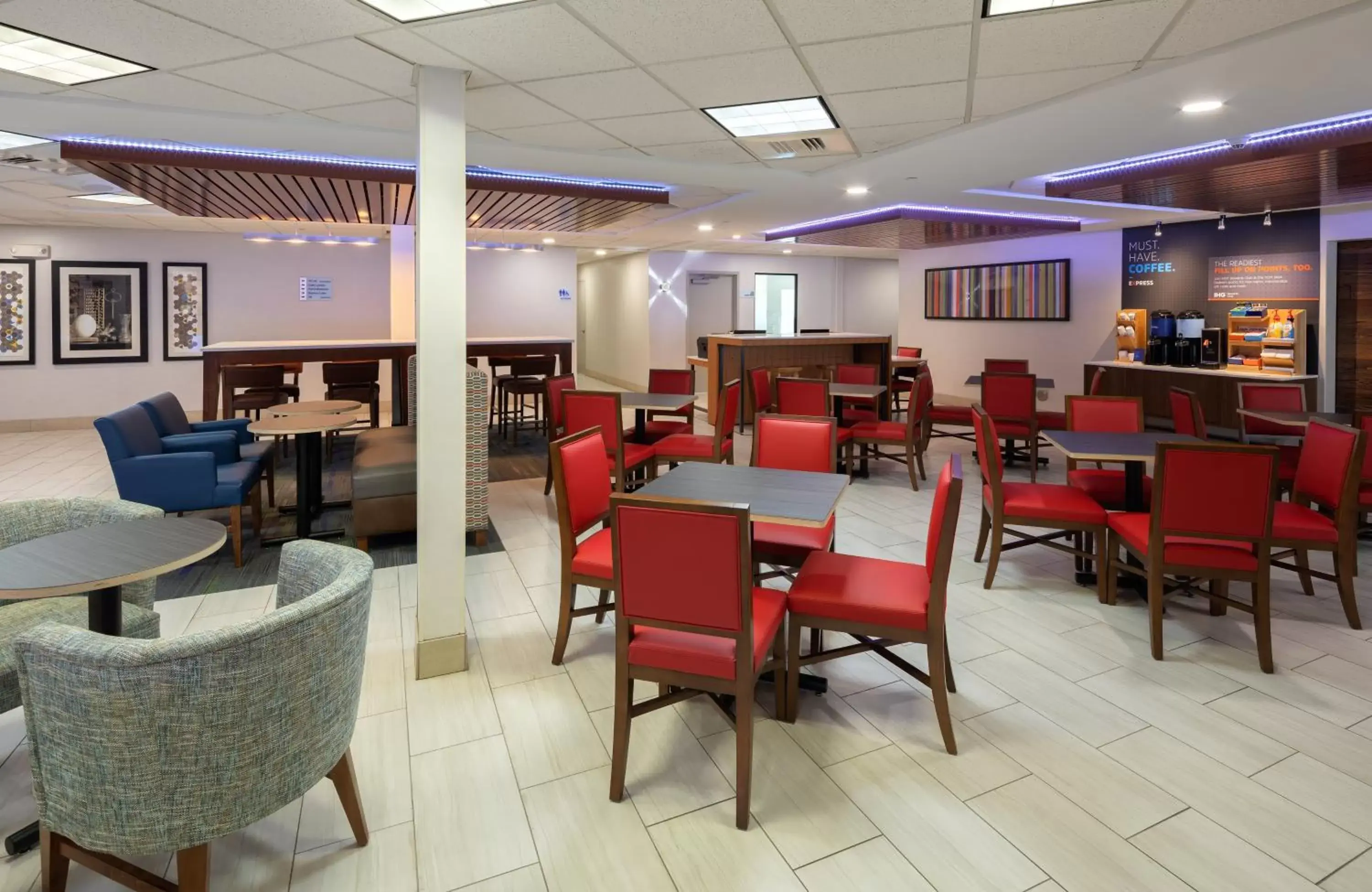 Breakfast, Restaurant/Places to Eat in Holiday Inn Express & Suites Bradley Airport, an IHG Hotel