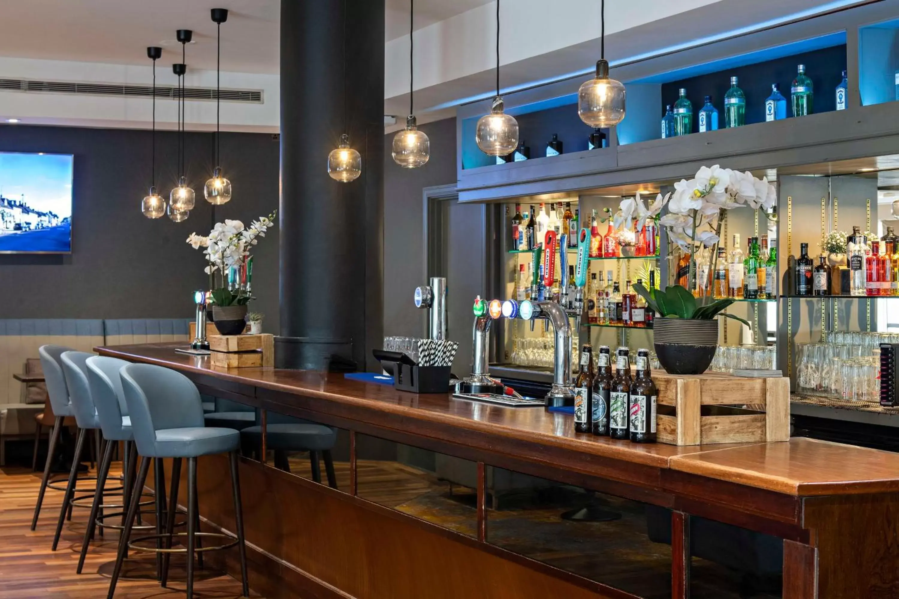 Lounge or bar, Lounge/Bar in DoubleTree by Hilton Swindon Hotel