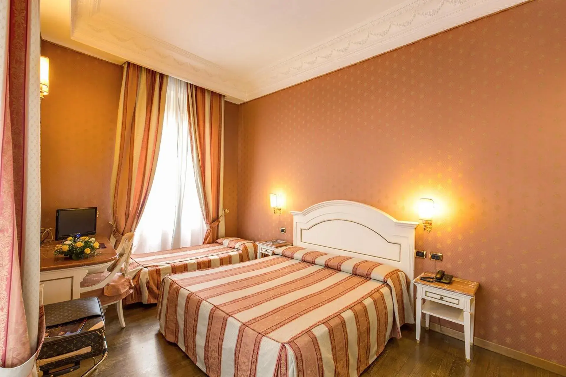 Photo of the whole room, Bed in Hotel La Lumiere Di Piazza Di Spagna