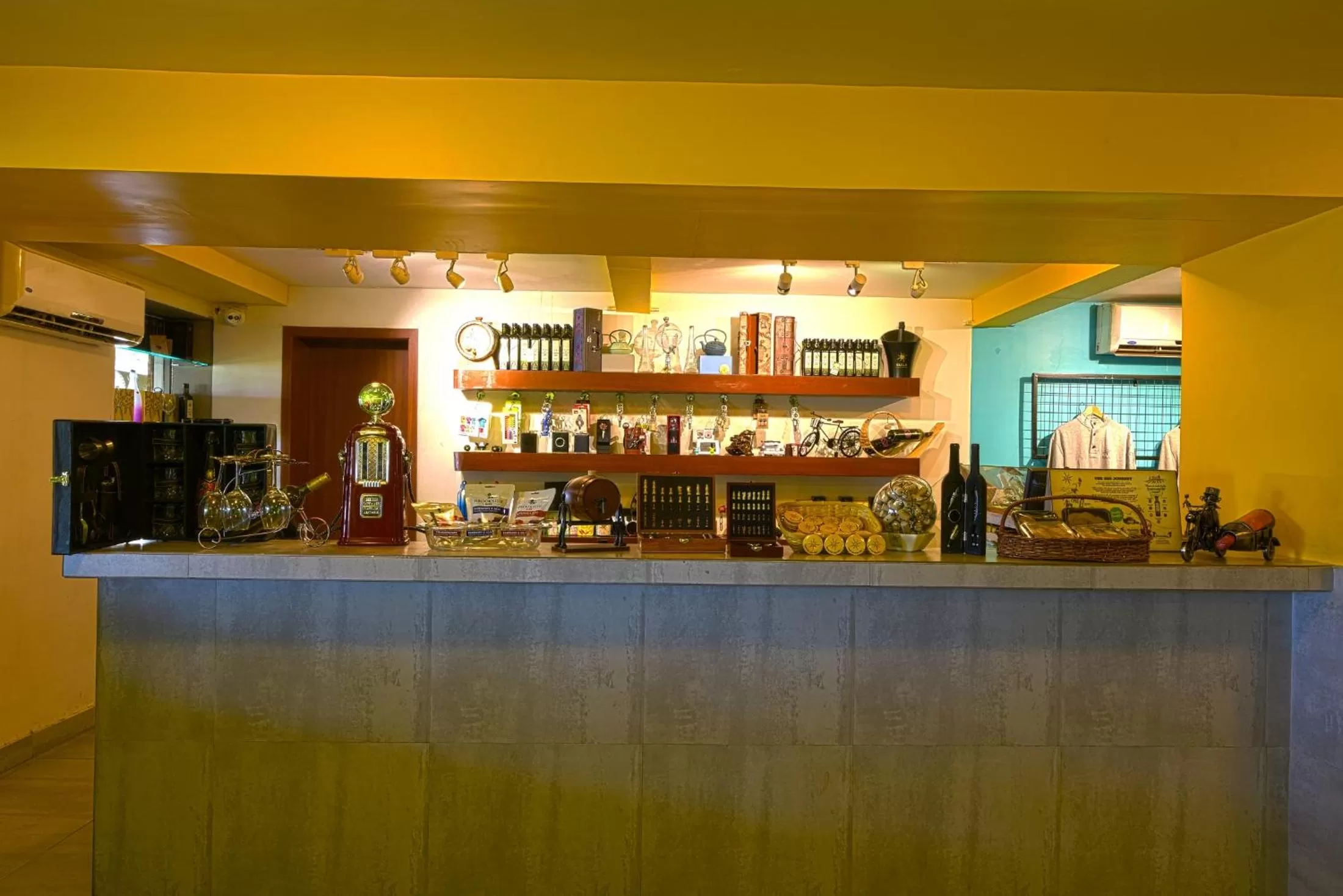 Lounge or bar in The Source At Sula