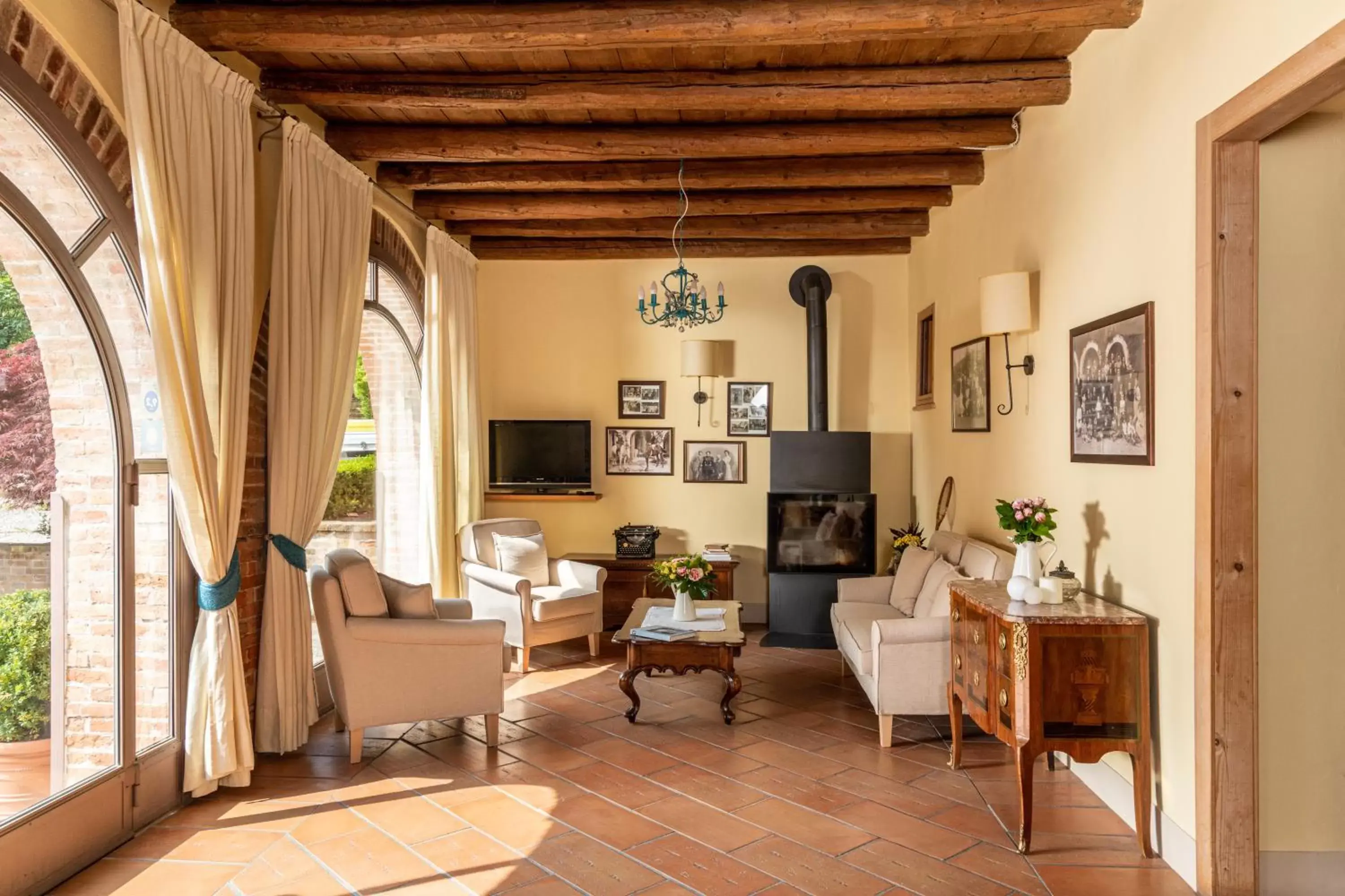 Communal lounge/ TV room, Seating Area in Villa Clementina - Prosecco Country Hotel