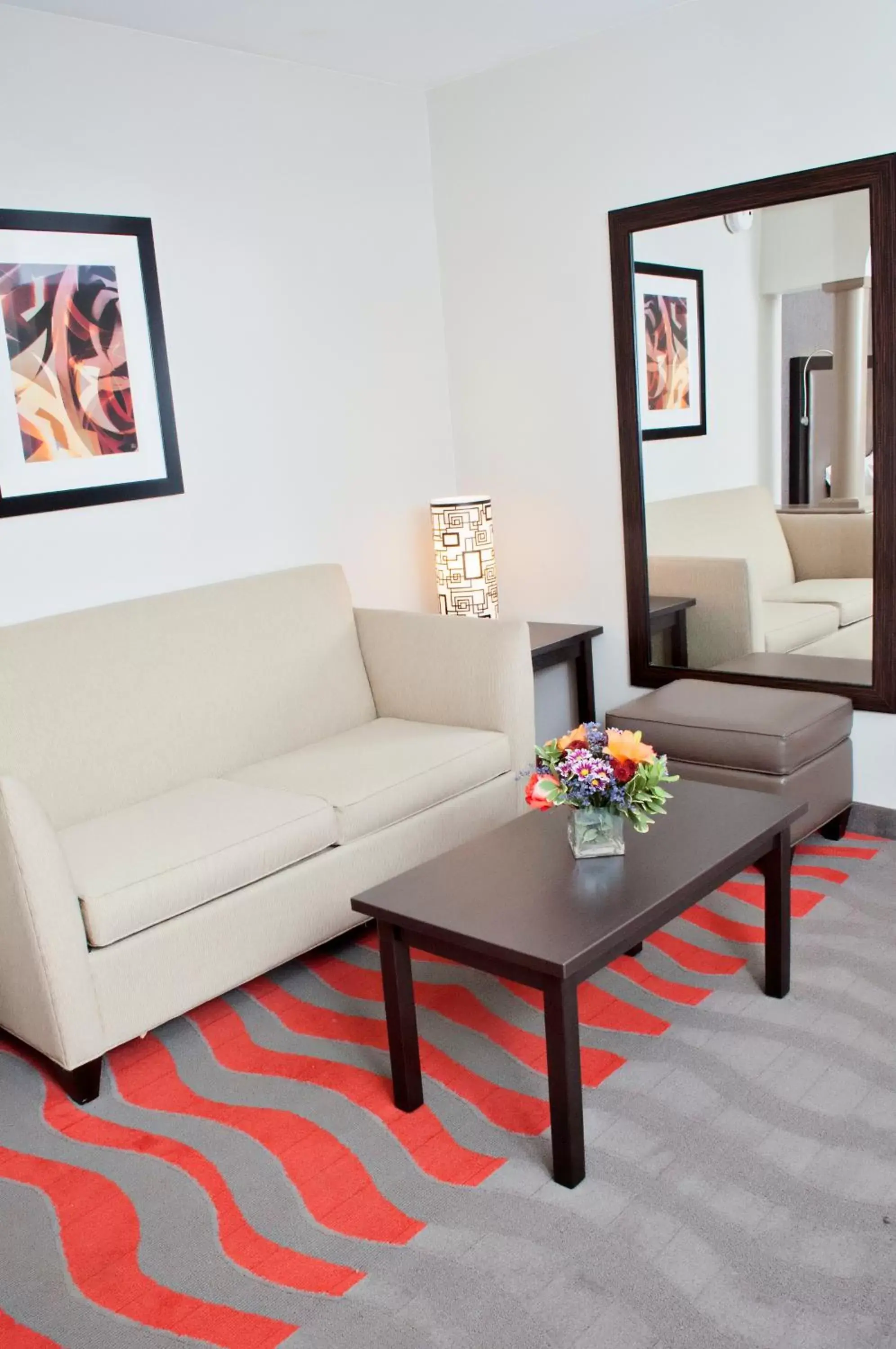 Bedroom, Seating Area in Holiday Inn Express Hotel & Suites Pittsburgh-South Side, an IHG Hotel