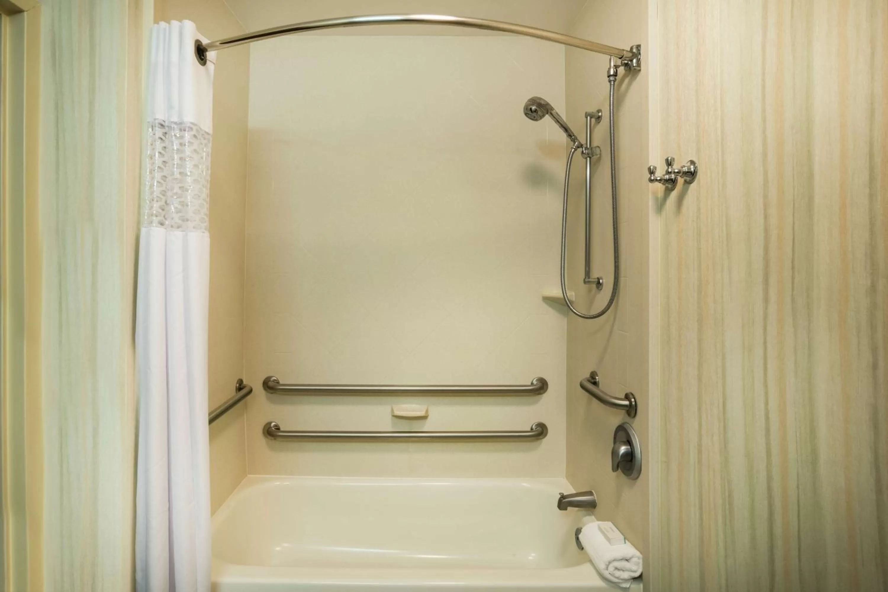 Bathroom in Hampton Inn Bardstown