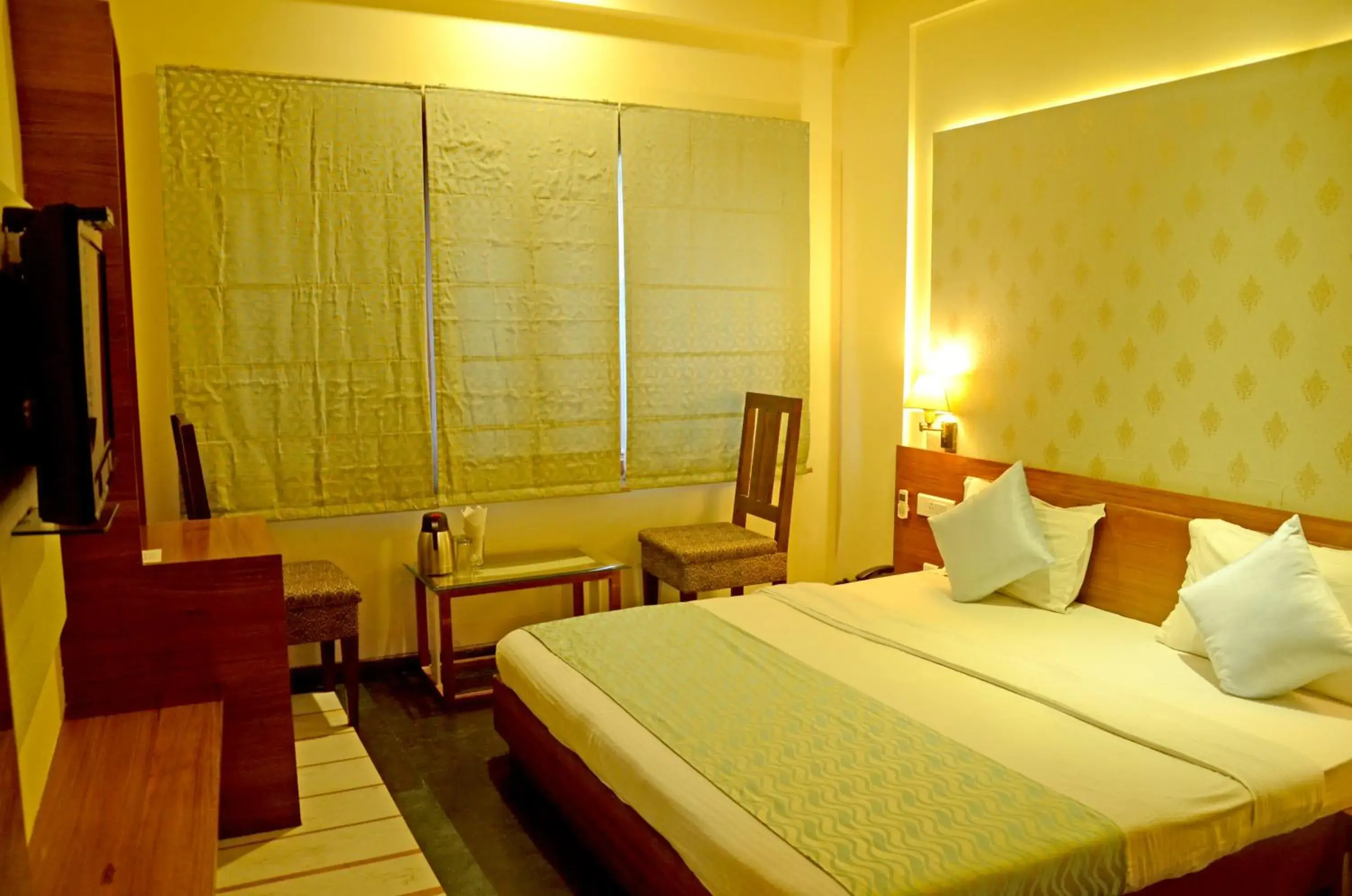 Bedroom, Bed in Hotel Shalimar Palace Bedroom, Bed in Hotel Shalimar Palace