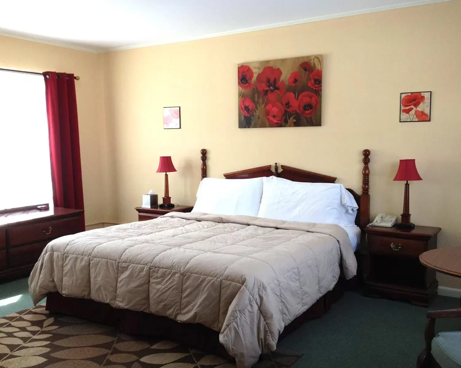 Bedroom, Bed in Vinehurst Inn & Suites