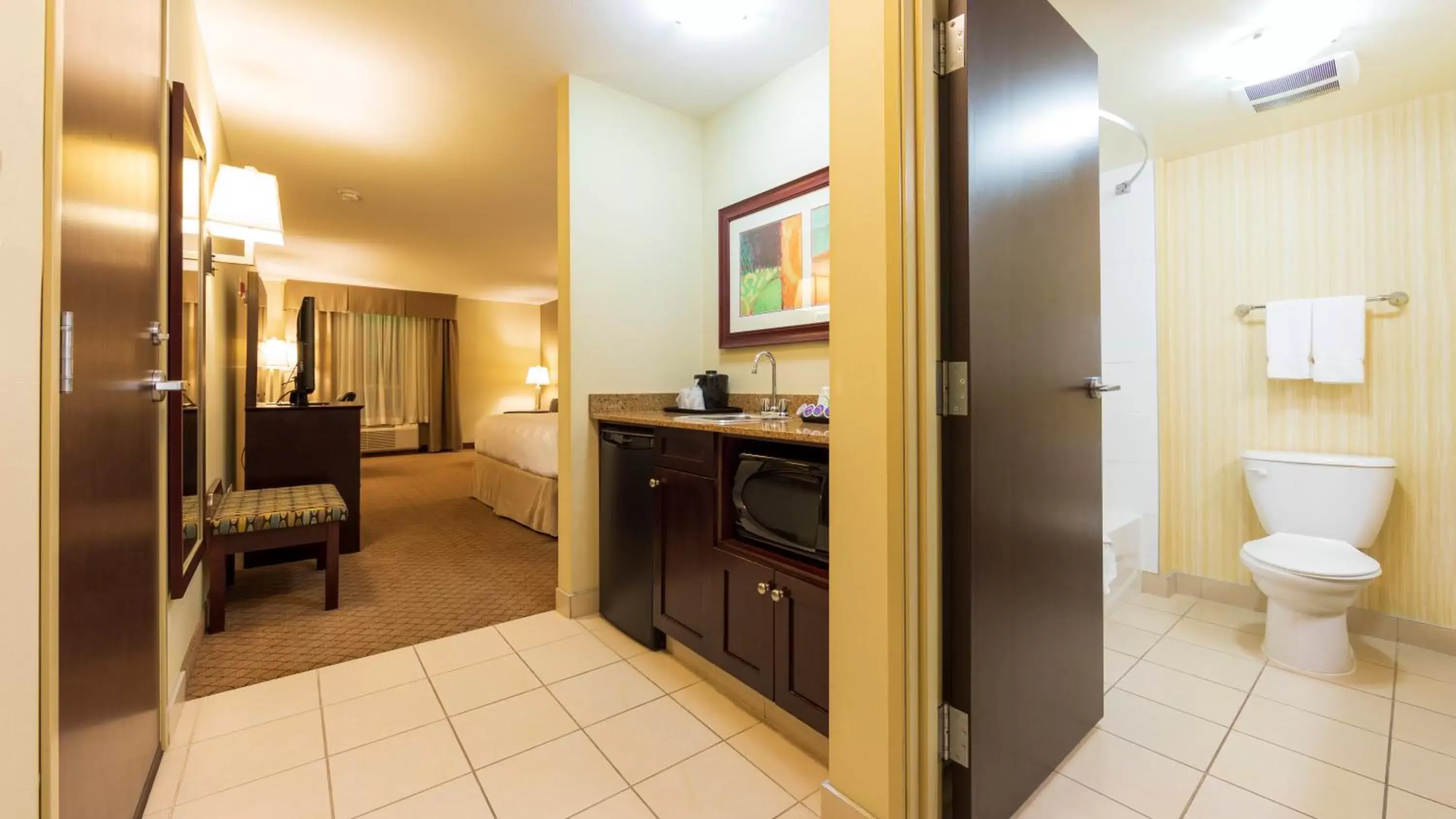 Photo of the whole room, Bathroom in Holiday Inn Hotel and Suites-Kamloops, an IHG Hotel