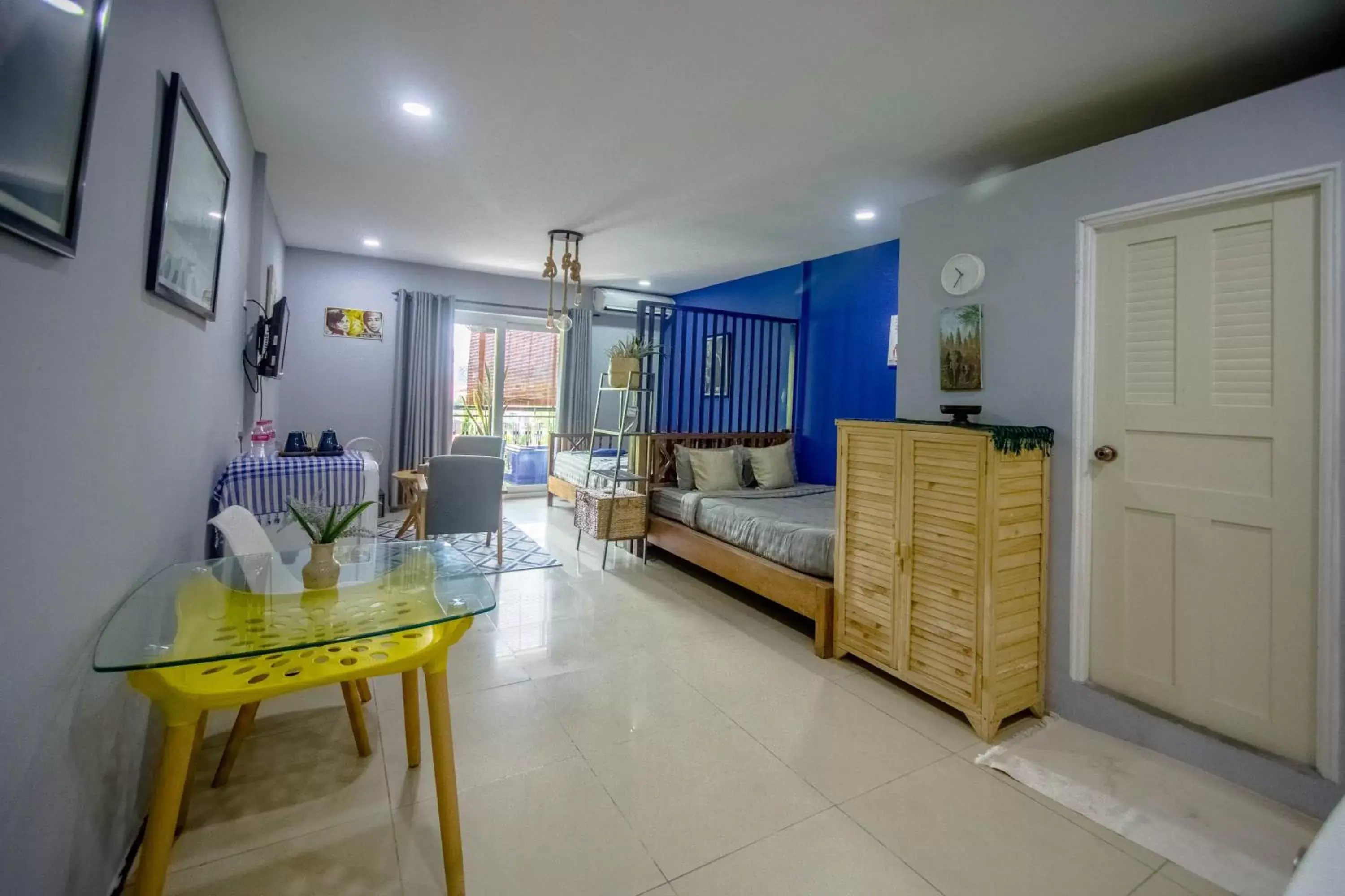 Bedroom, Seating Area in The Artist Residence