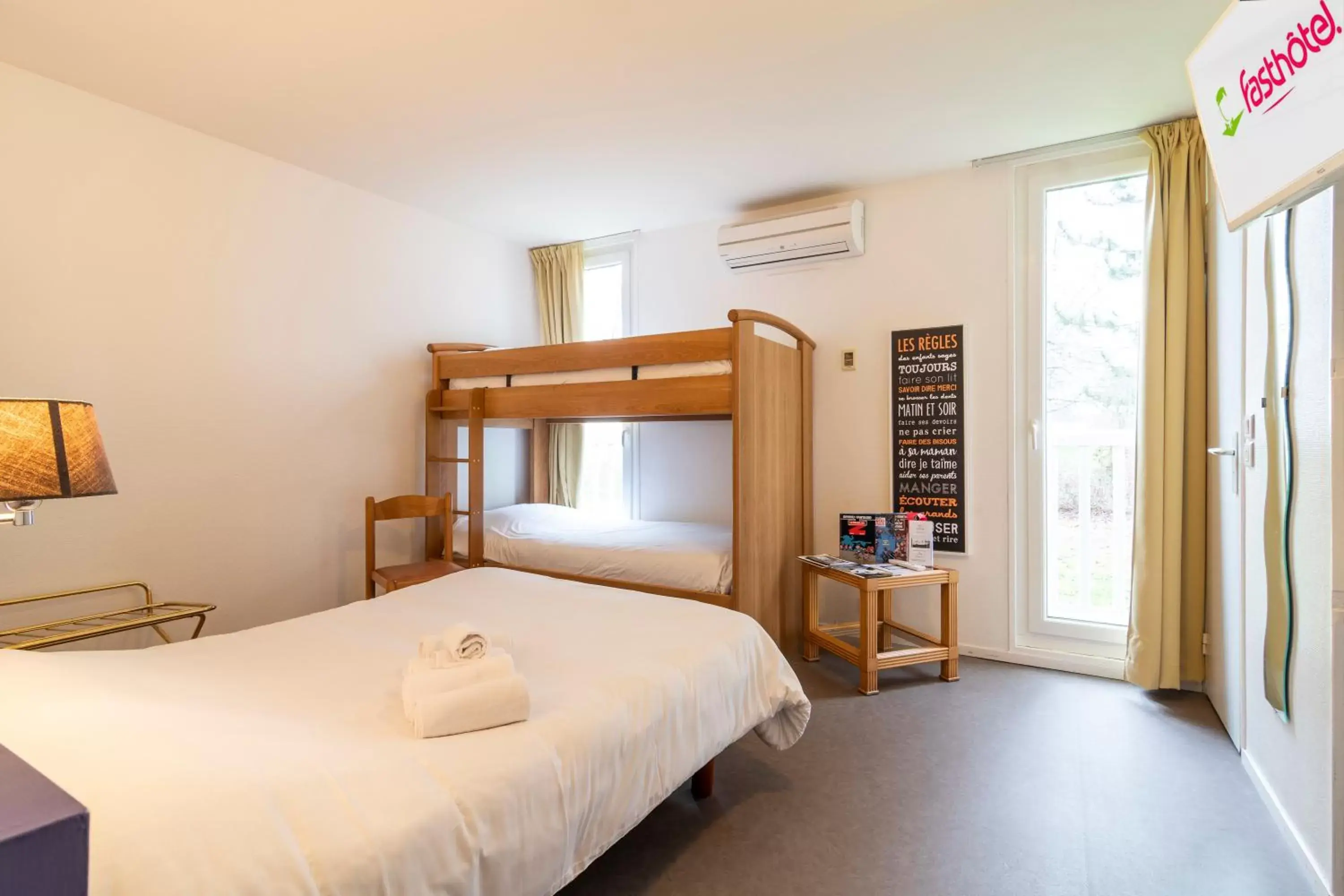 Photo of the whole room, Bunk Bed in Fasthotel Chateauroux