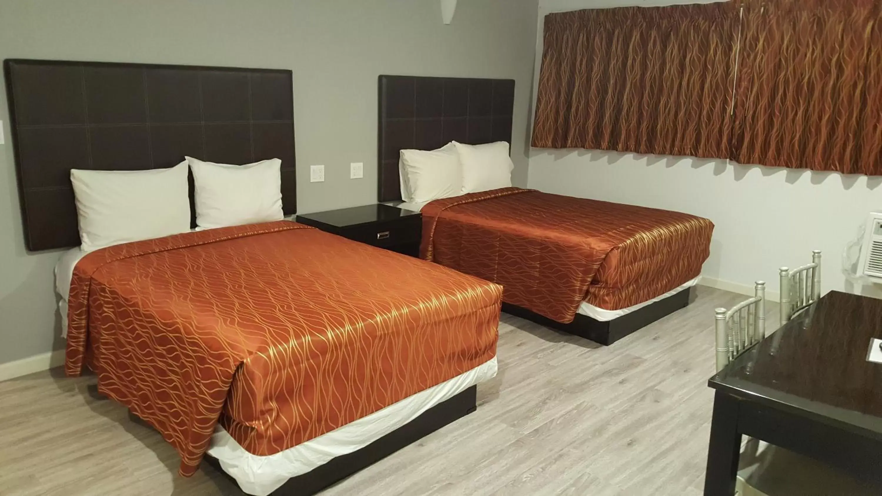 Standard Triple Room in Guest Harbor Inn- Port Of Los Angeles San Pedro Standard Triple Room in Guest Harbor Inn- Port Of Los Angeles San Pedro