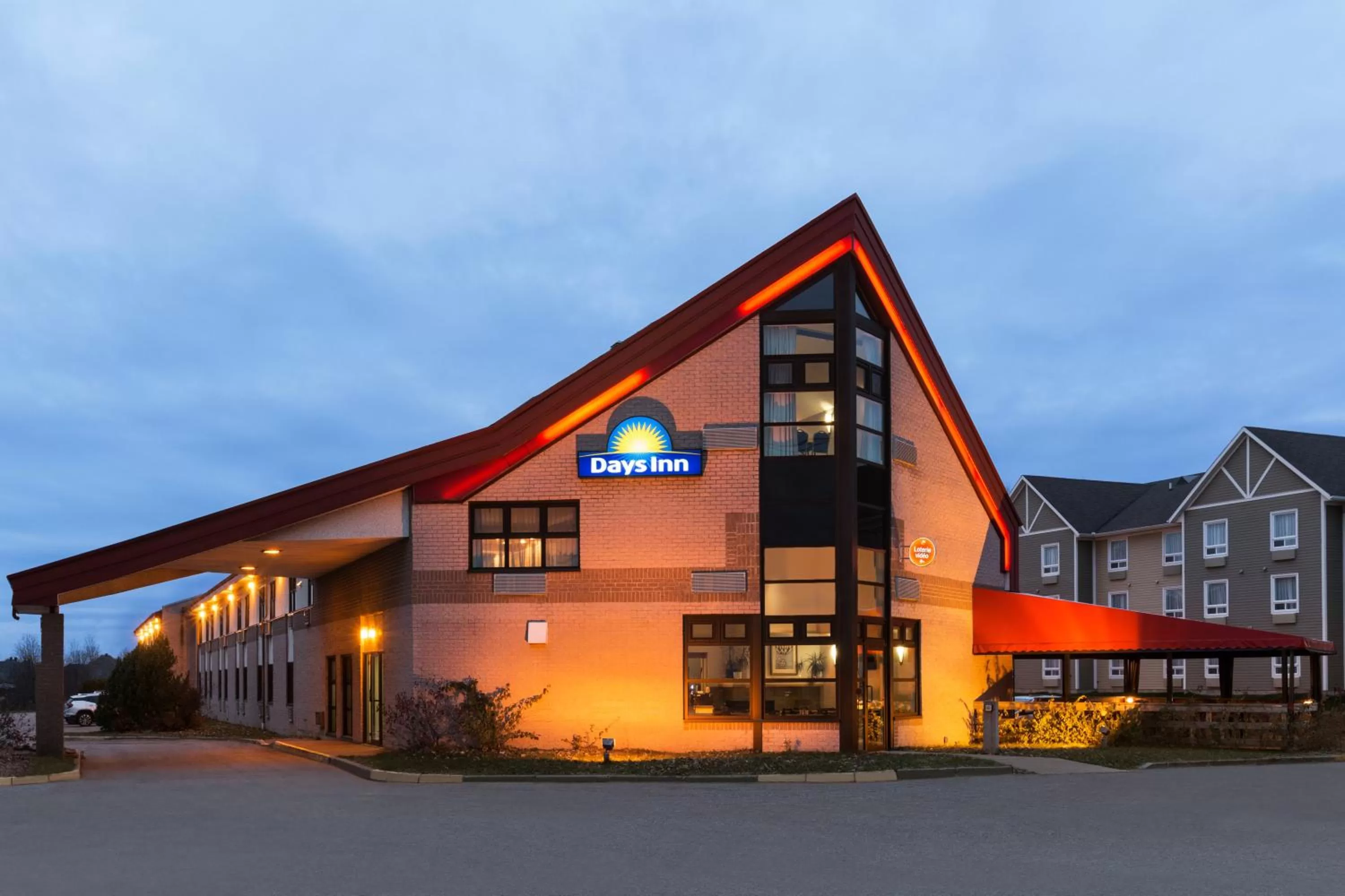 Facade/entrance in Days Inn by Wyndham Trois-Rivieres