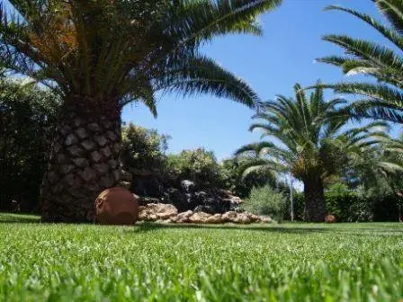 Garden in Park Hotel La Grave