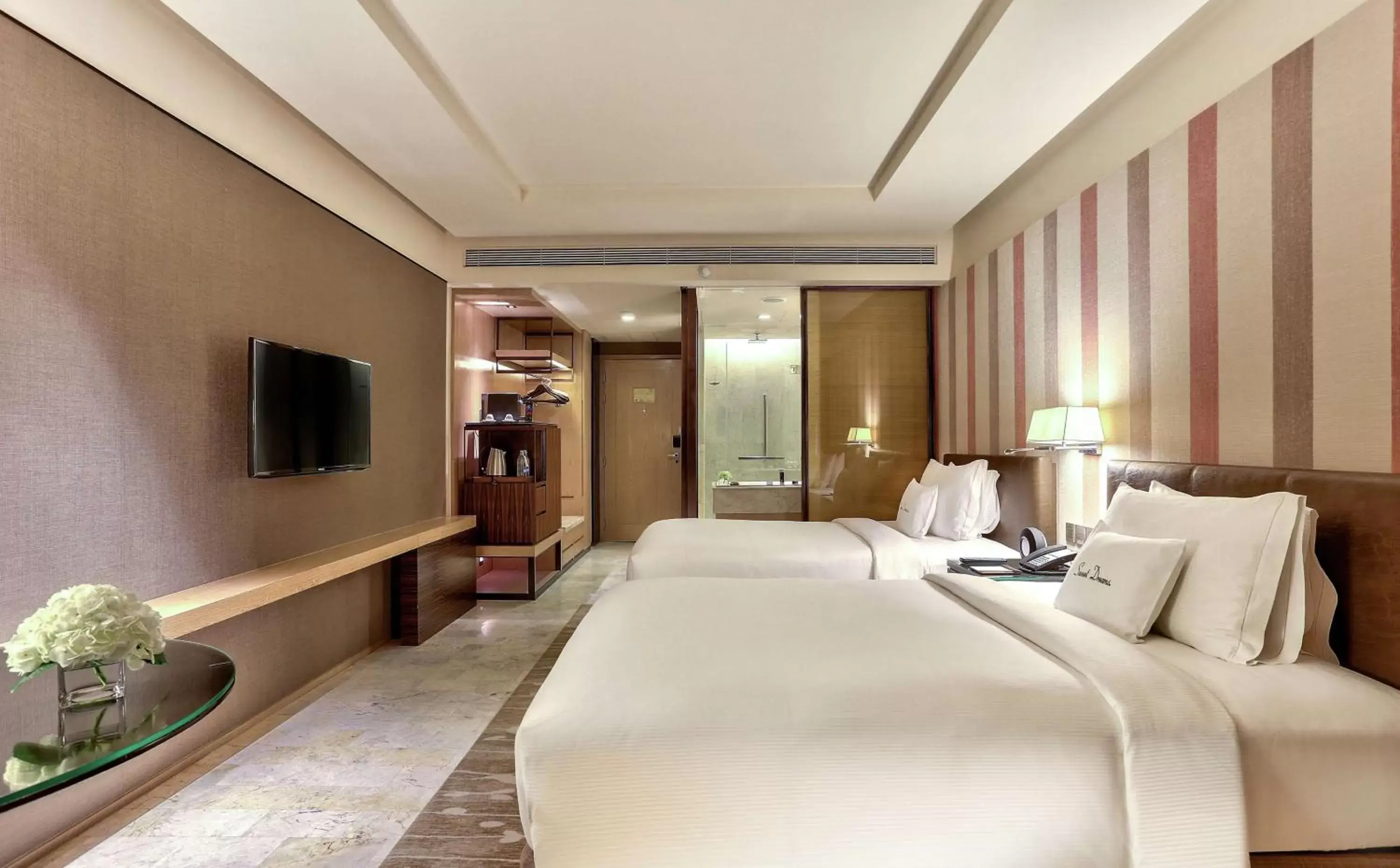 Bedroom in DoubleTree by Hilton Sukhumvit Bangkok