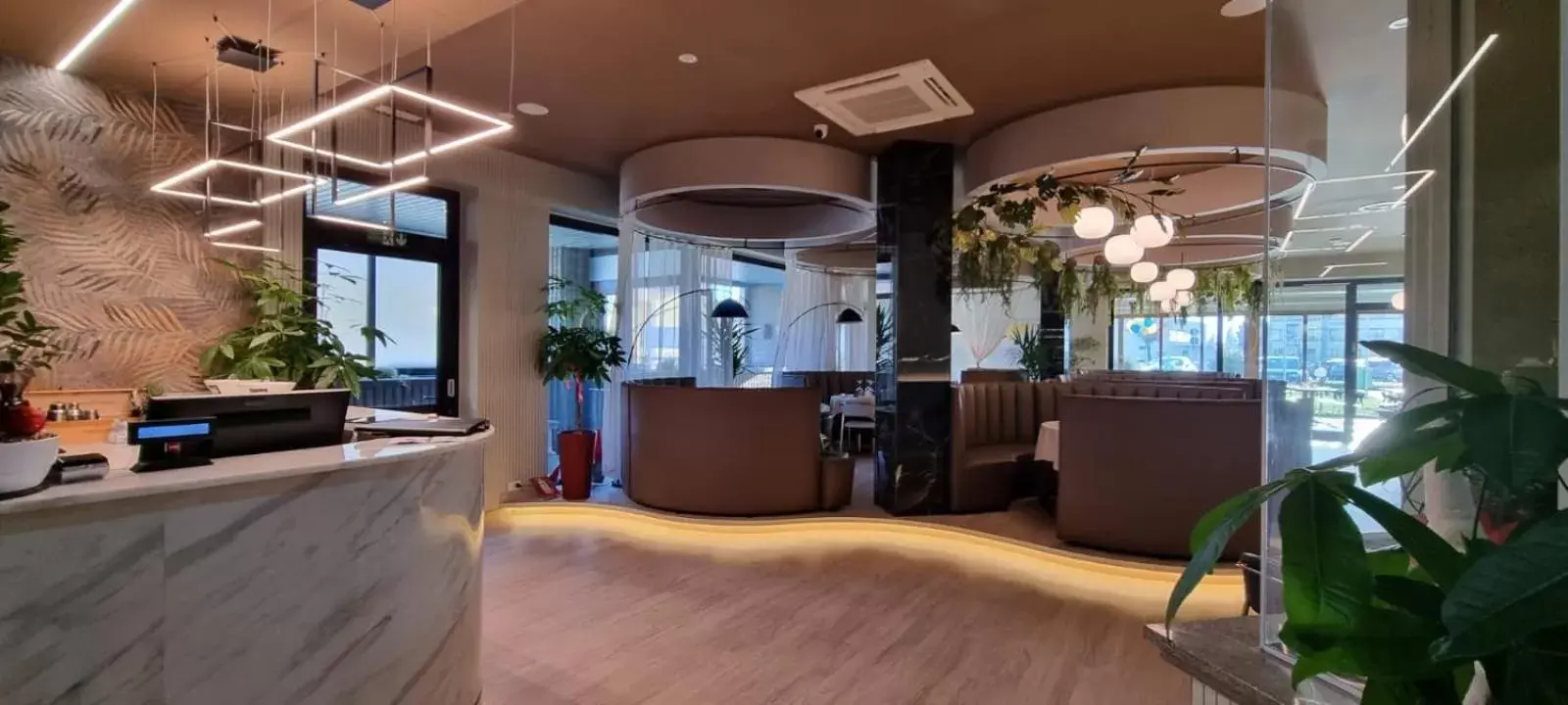 Restaurant/places to eat, Lobby/Reception in Gotha Hotel Turin Airport