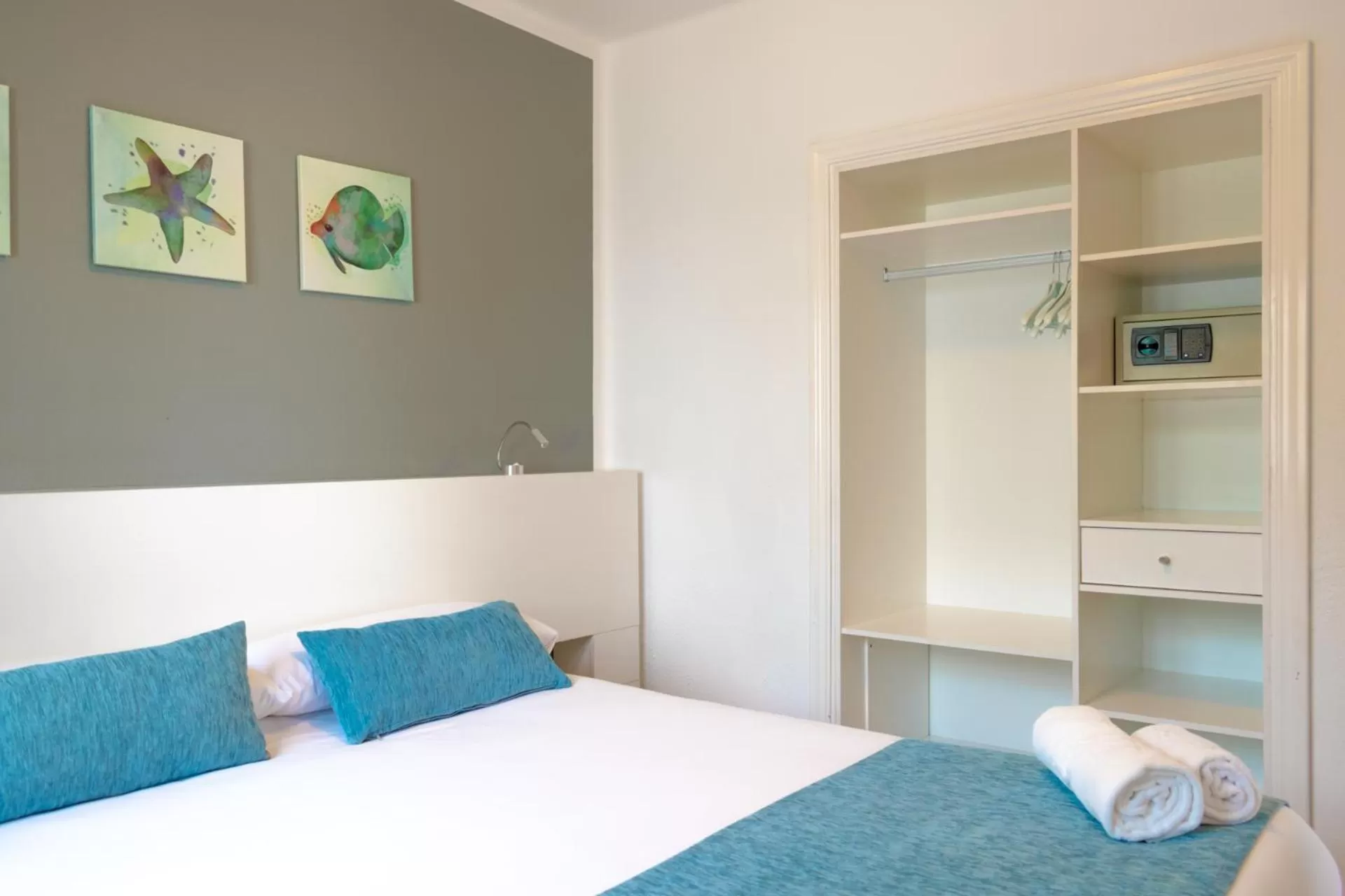 Bedroom, Bed in Hyde Park Lane