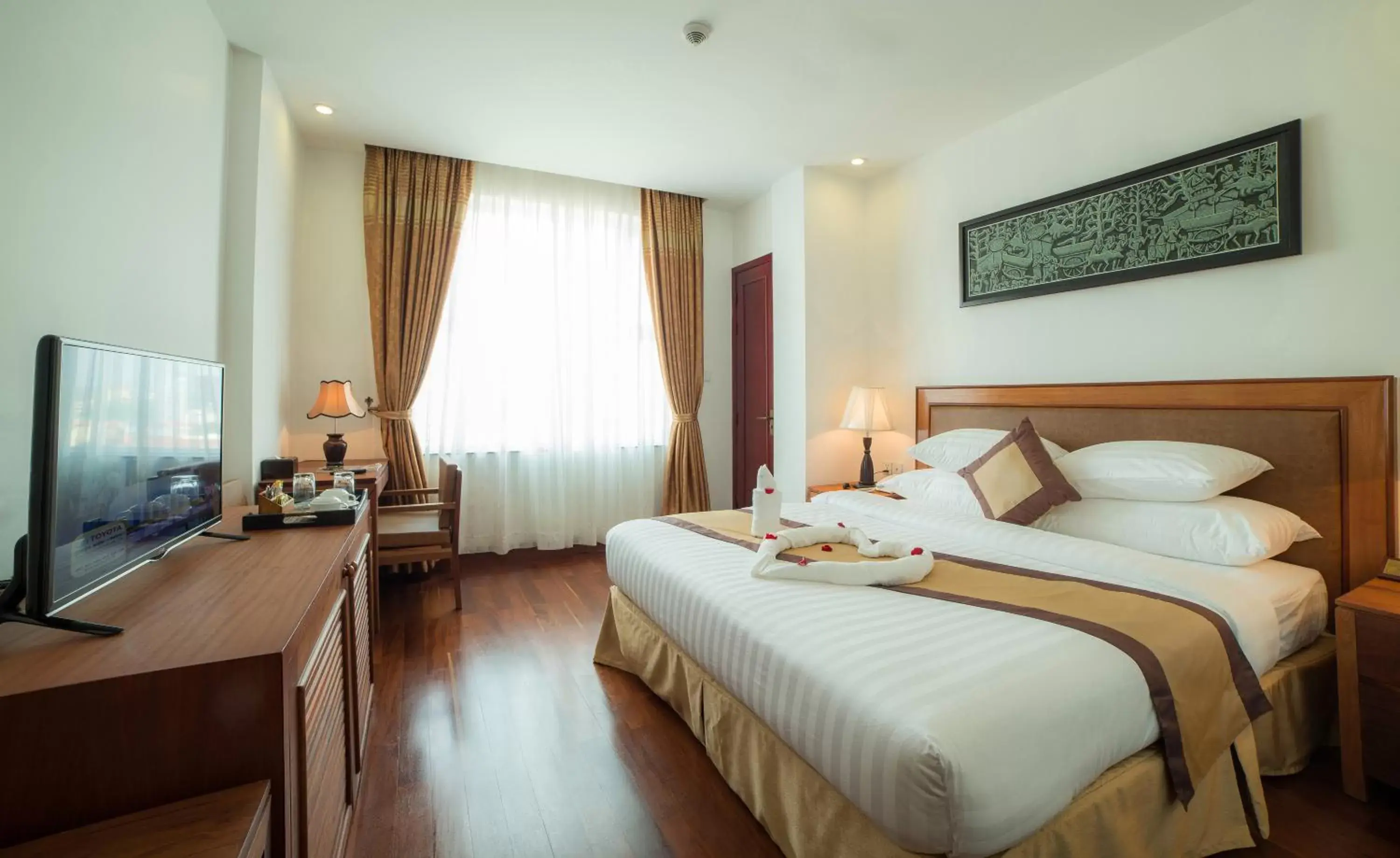 Bedroom, Bed in Phnom Penh Katari Hotel