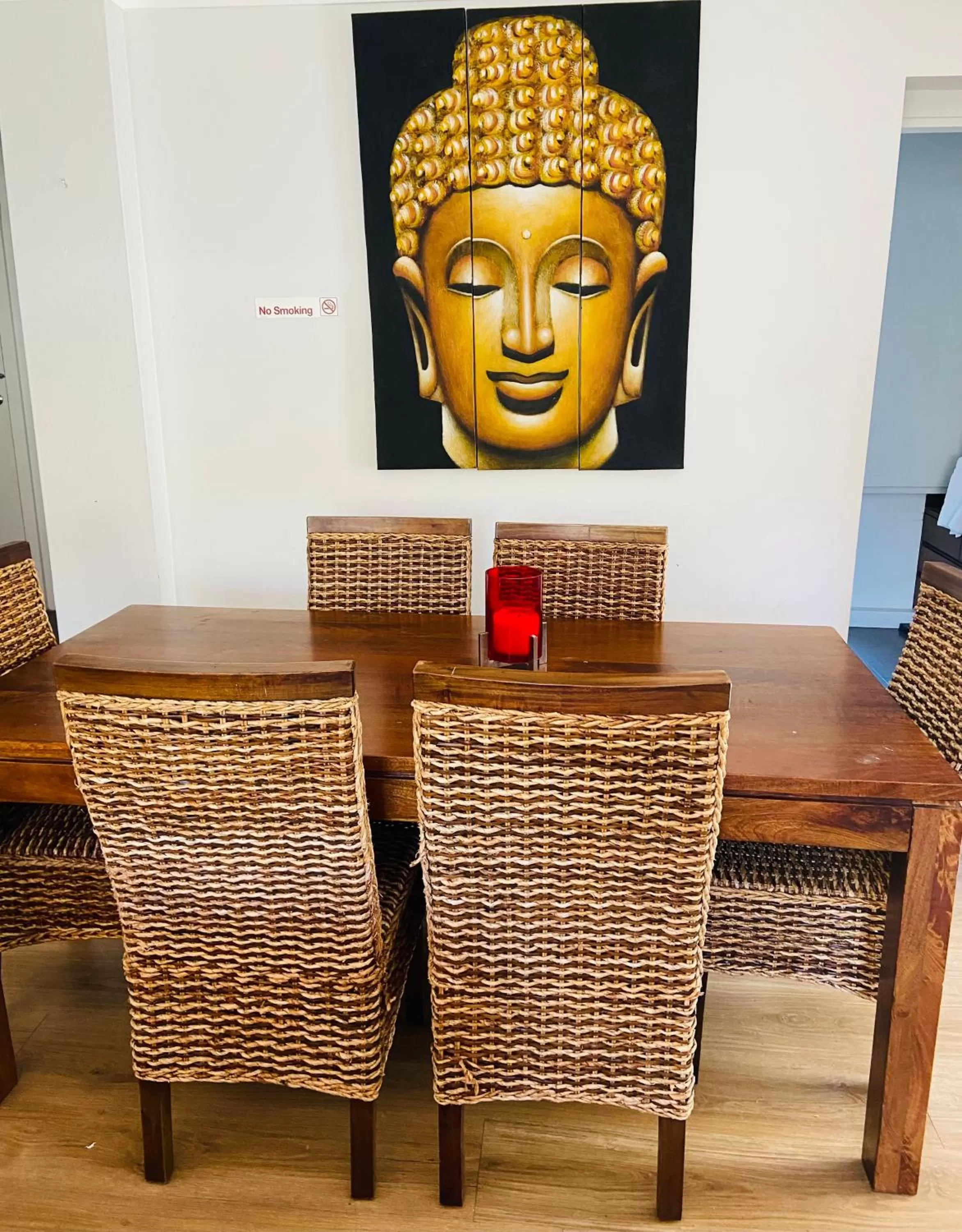 Dining Area in Ettalong Beach motel