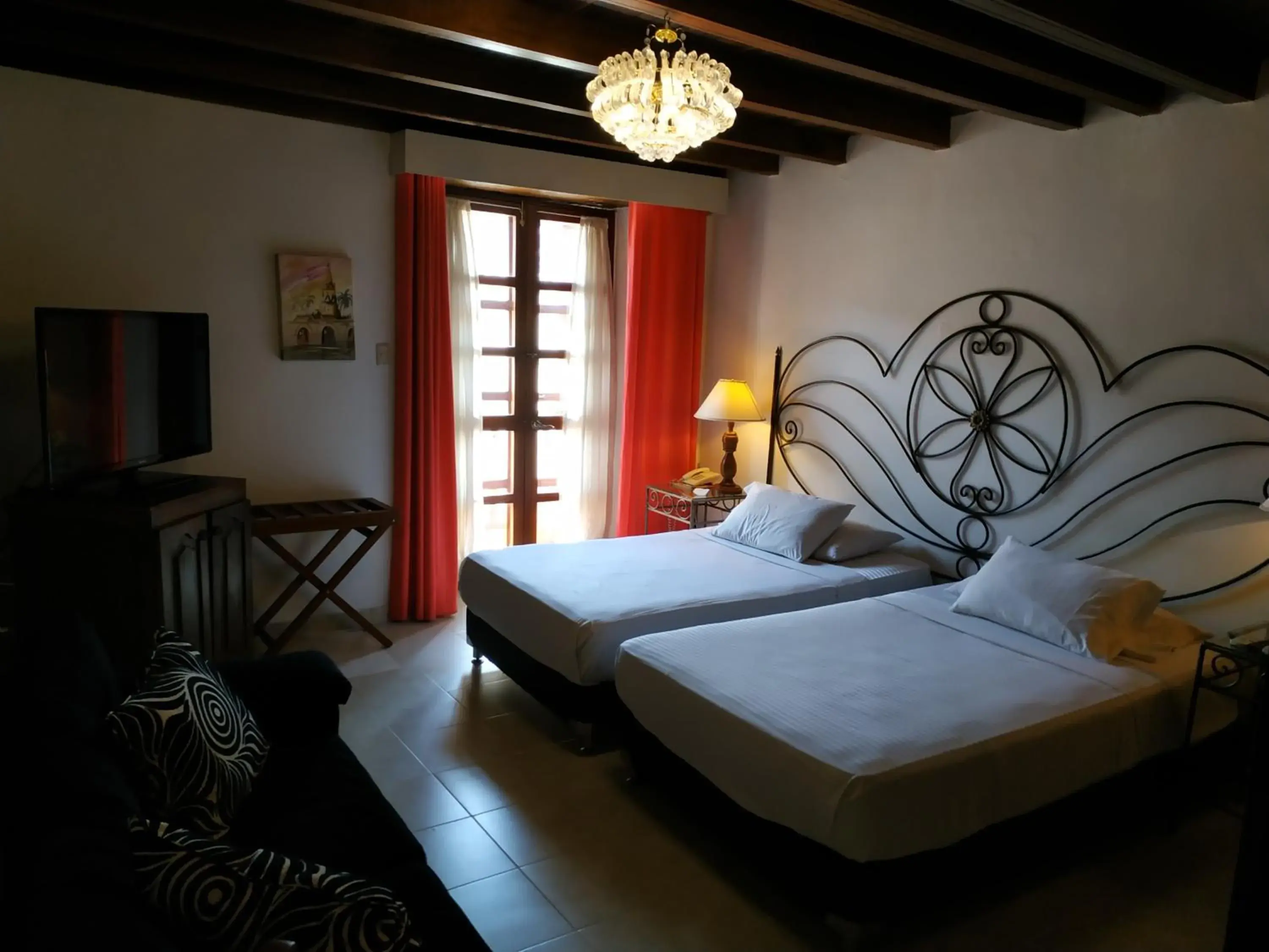 Photo of the whole room, Bed in Casa India Catalina