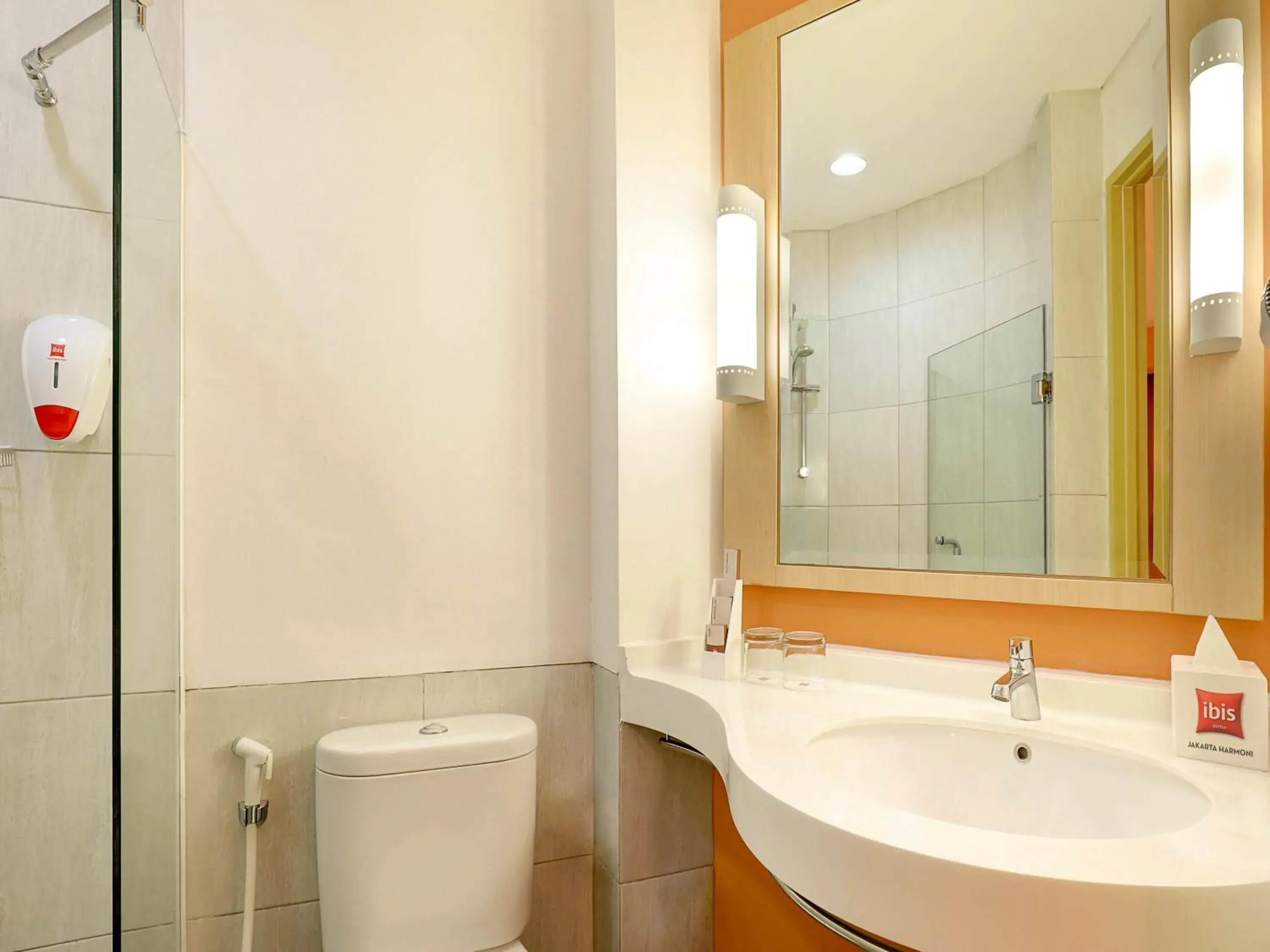 Bathroom in Ibis Jakarta Harmoni