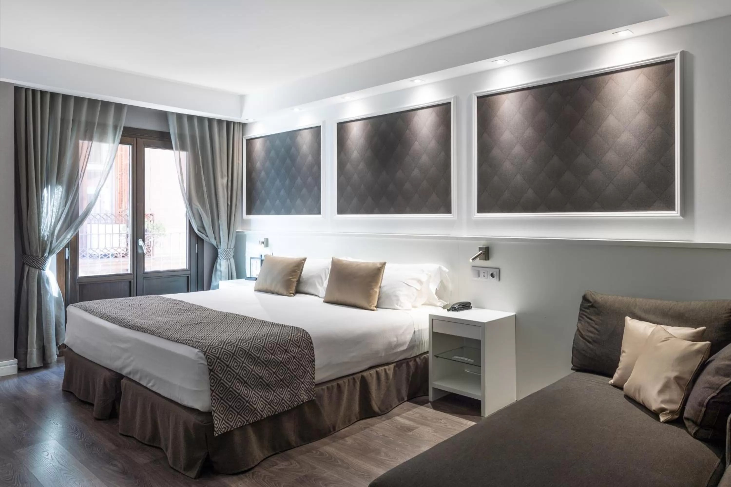 Photo of the whole room, Bed in Catalonia Magdalenes