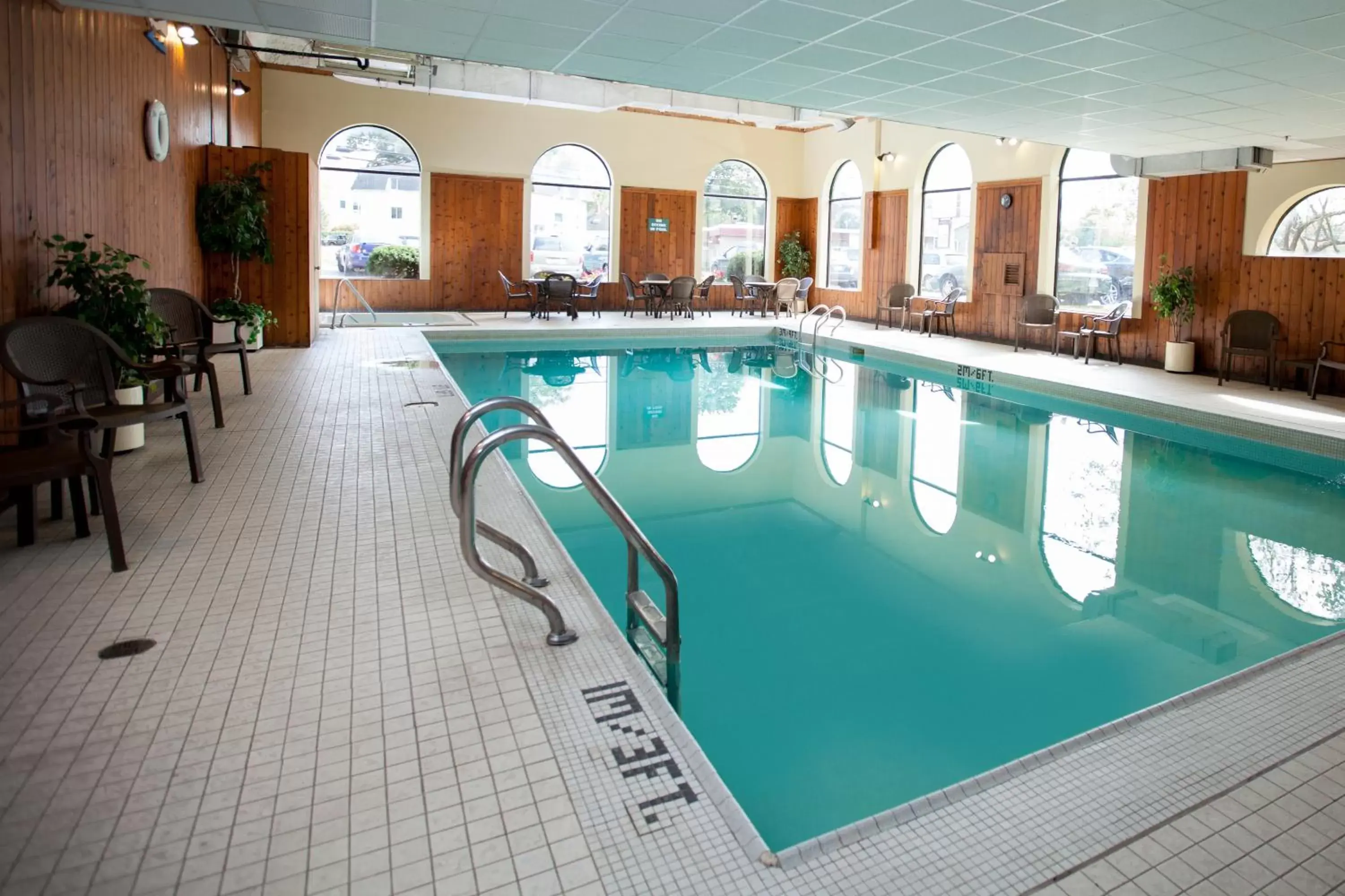 , Swimming Pool in Best Western Glengarry