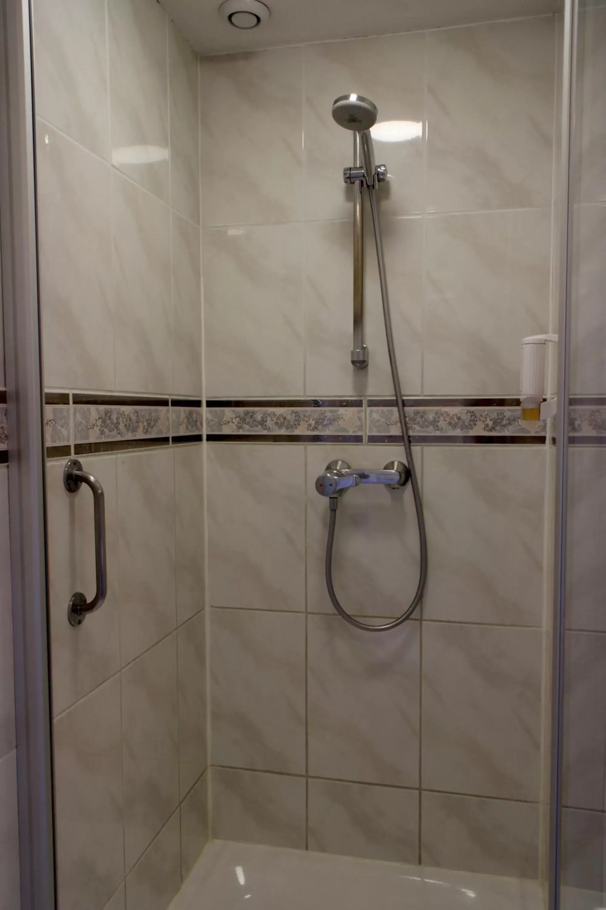 Shower, Bathroom in Hotel & Brasserie de Zwaan Venray