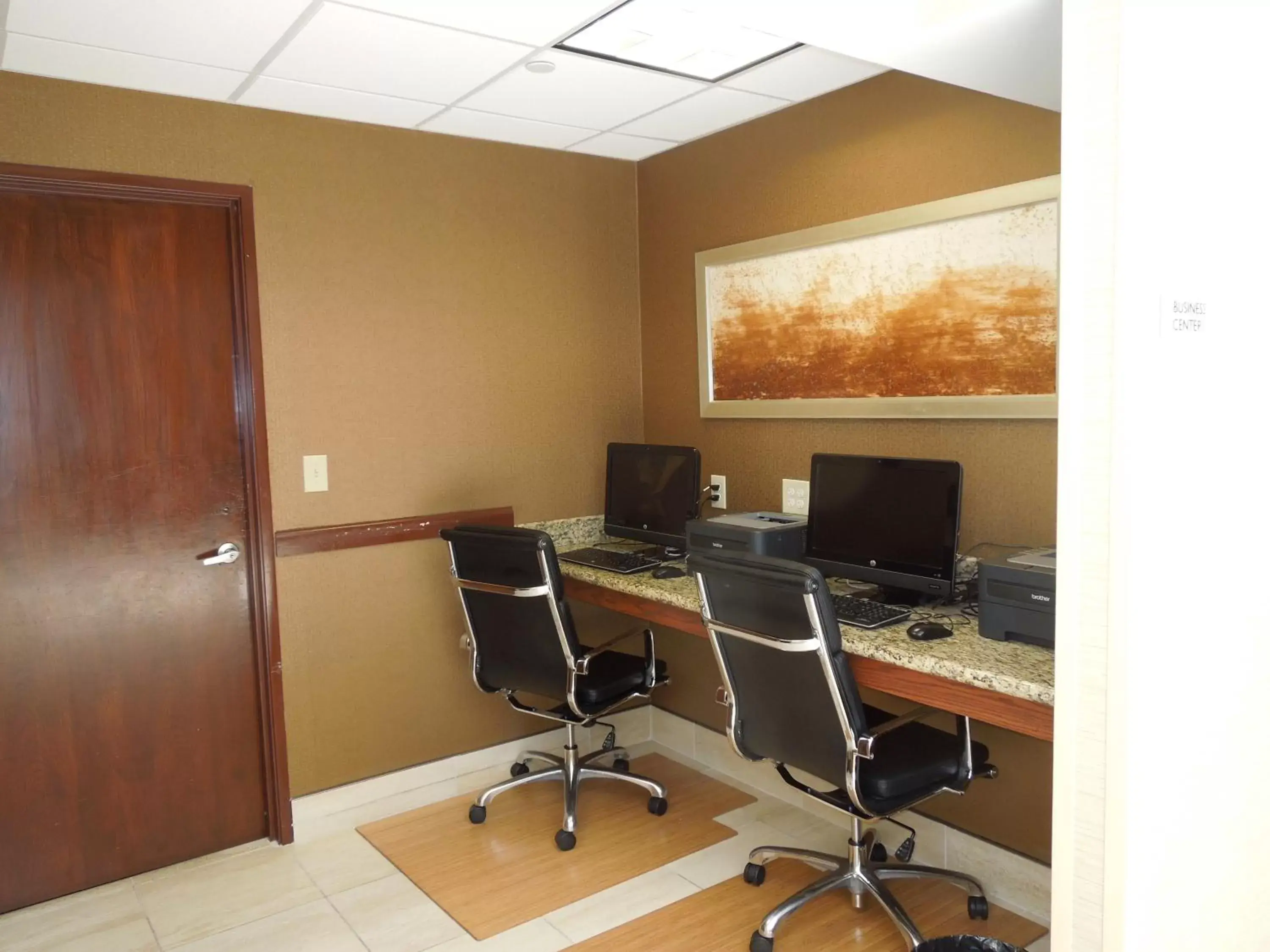 Business facilities in Radisson Cleveland Airport