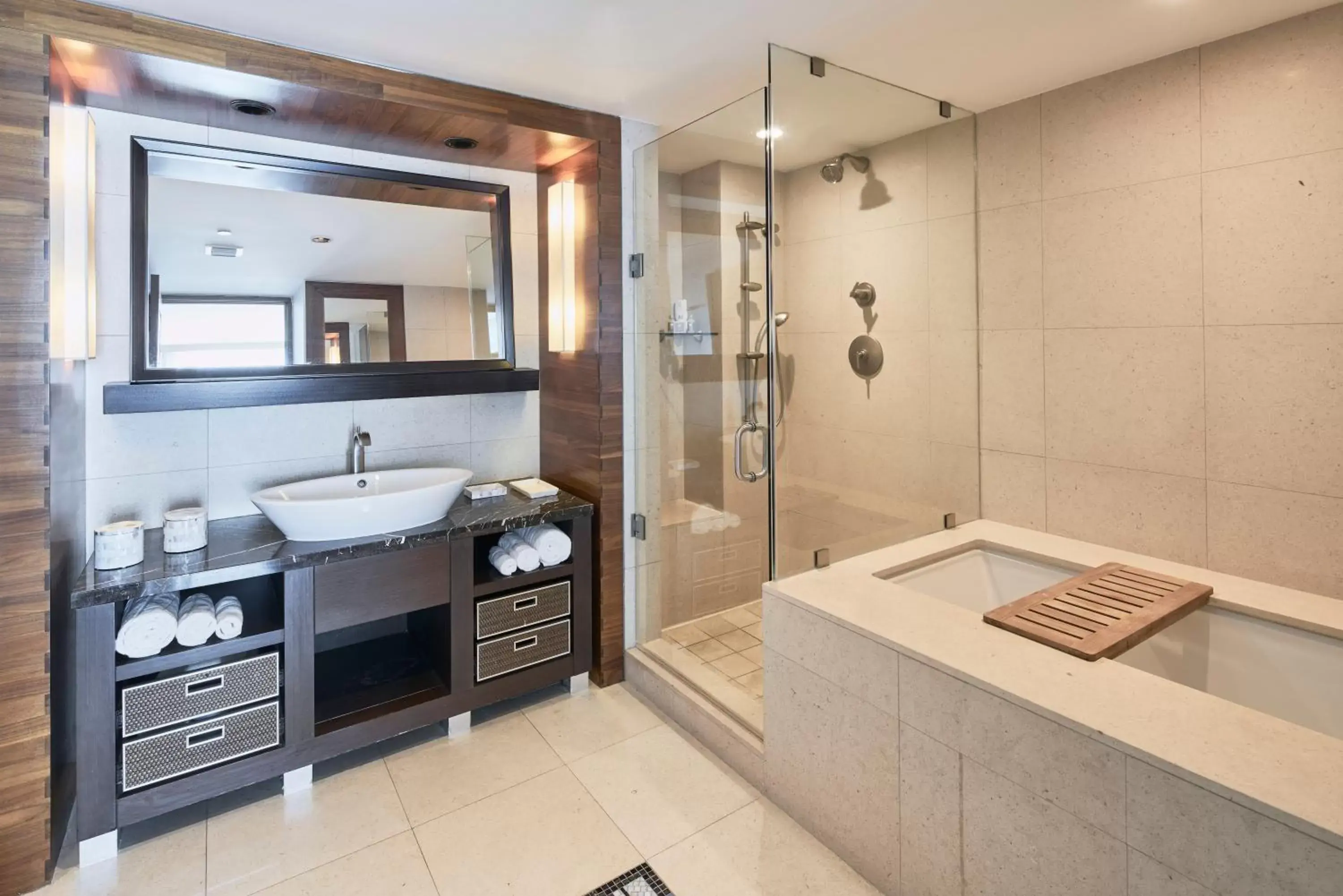 Bathroom, Kitchen/Kitchenette in Carillon Miami Wellness Resort
