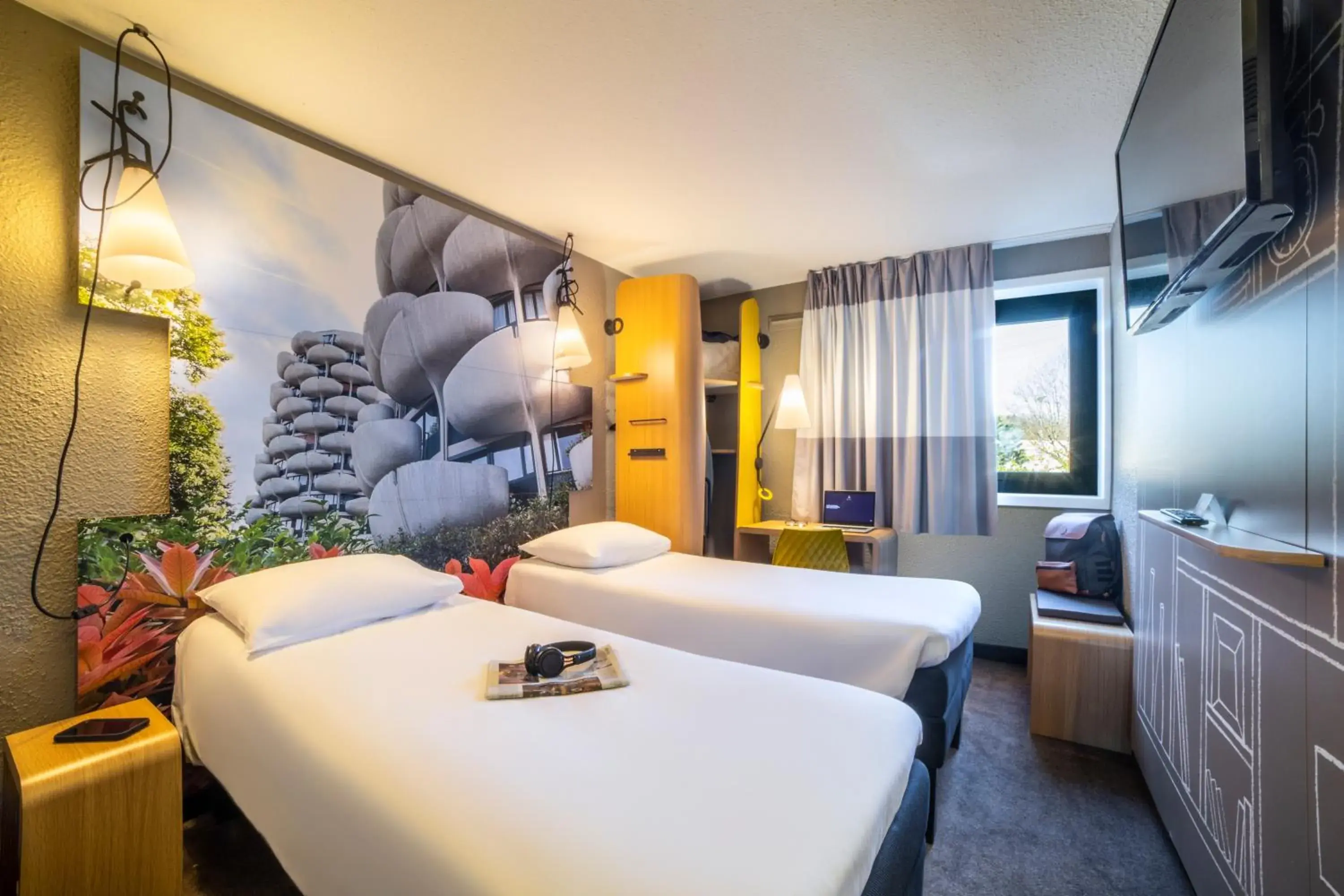 Bed in ibis Paris Creteil