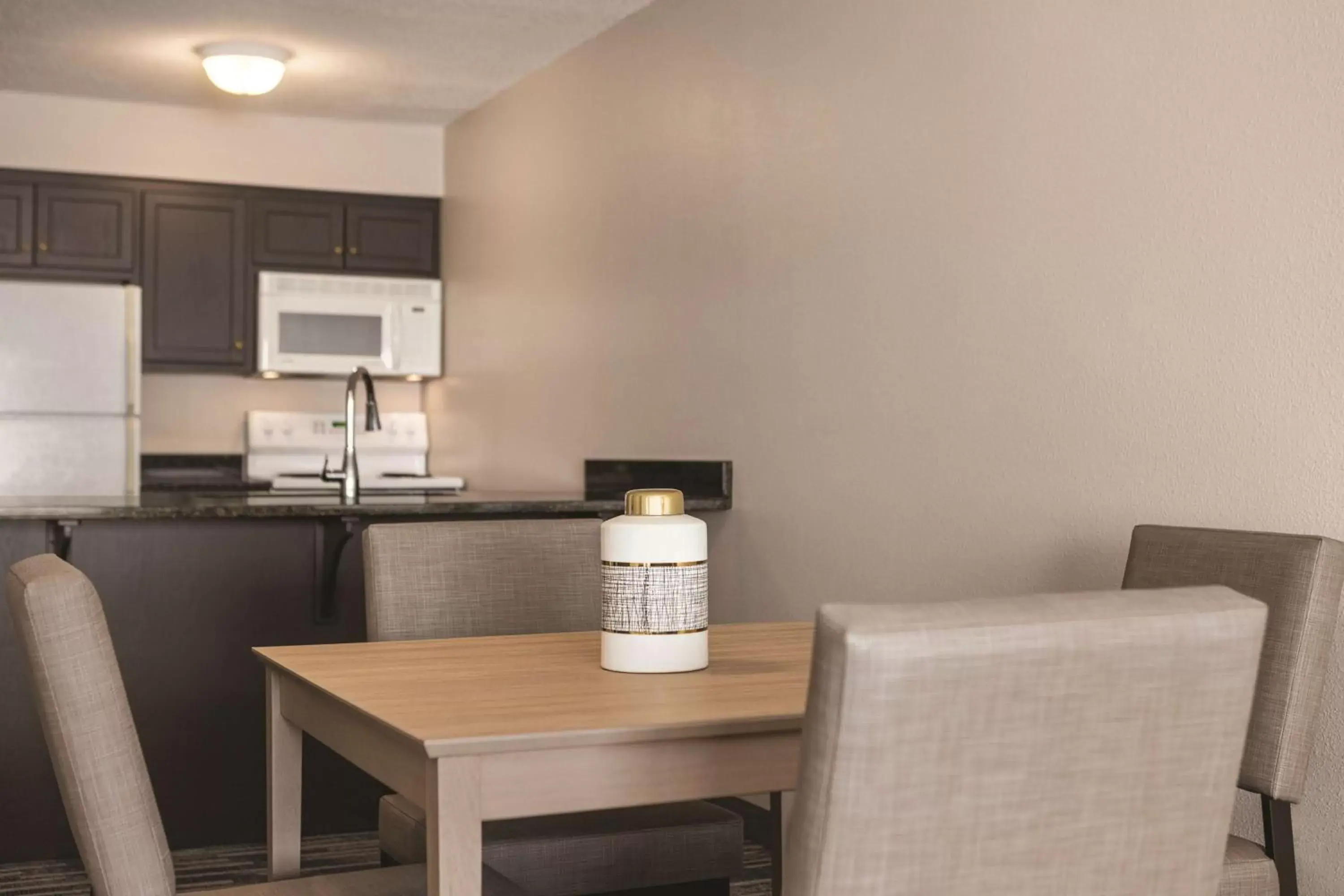Kitchen or kitchenette, Dining Area in Country Inn & Suites by Radisson, St. Cloud East, MN