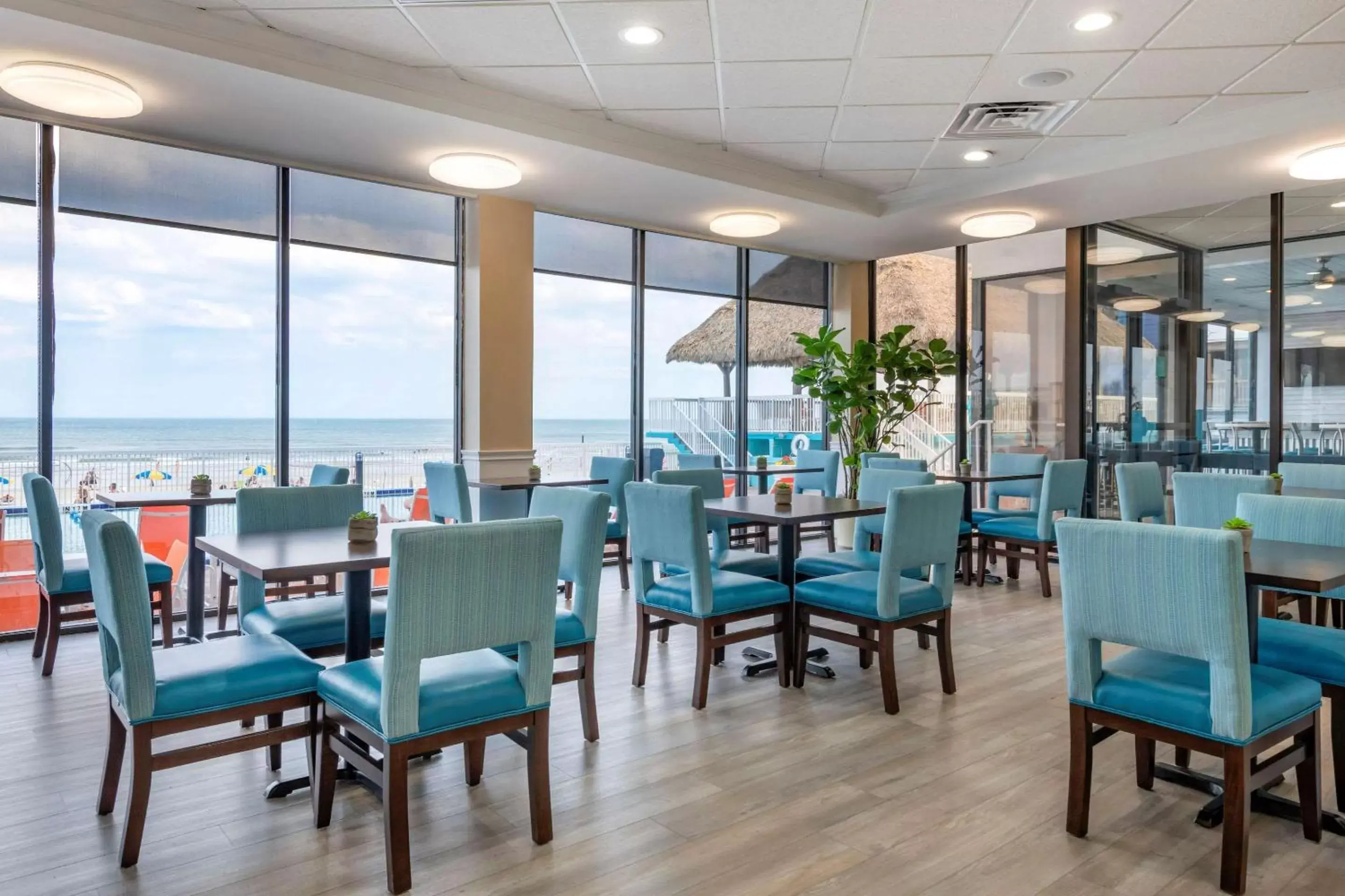 Restaurant/Places to Eat in Comfort Inn & Suites Daytona Beach Oceanfront