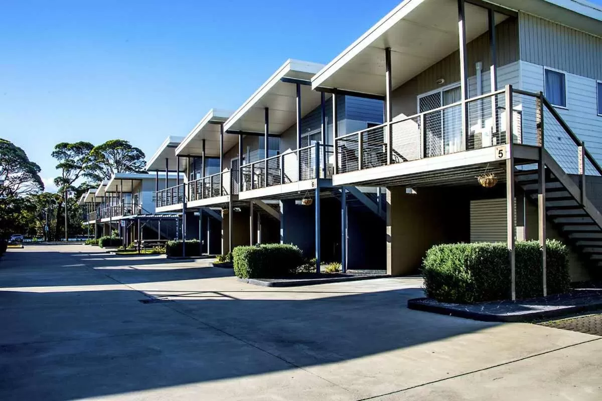 Property Building in Peace Resorts - Jervis Bay Holiday Cabins in Sussex Inlet