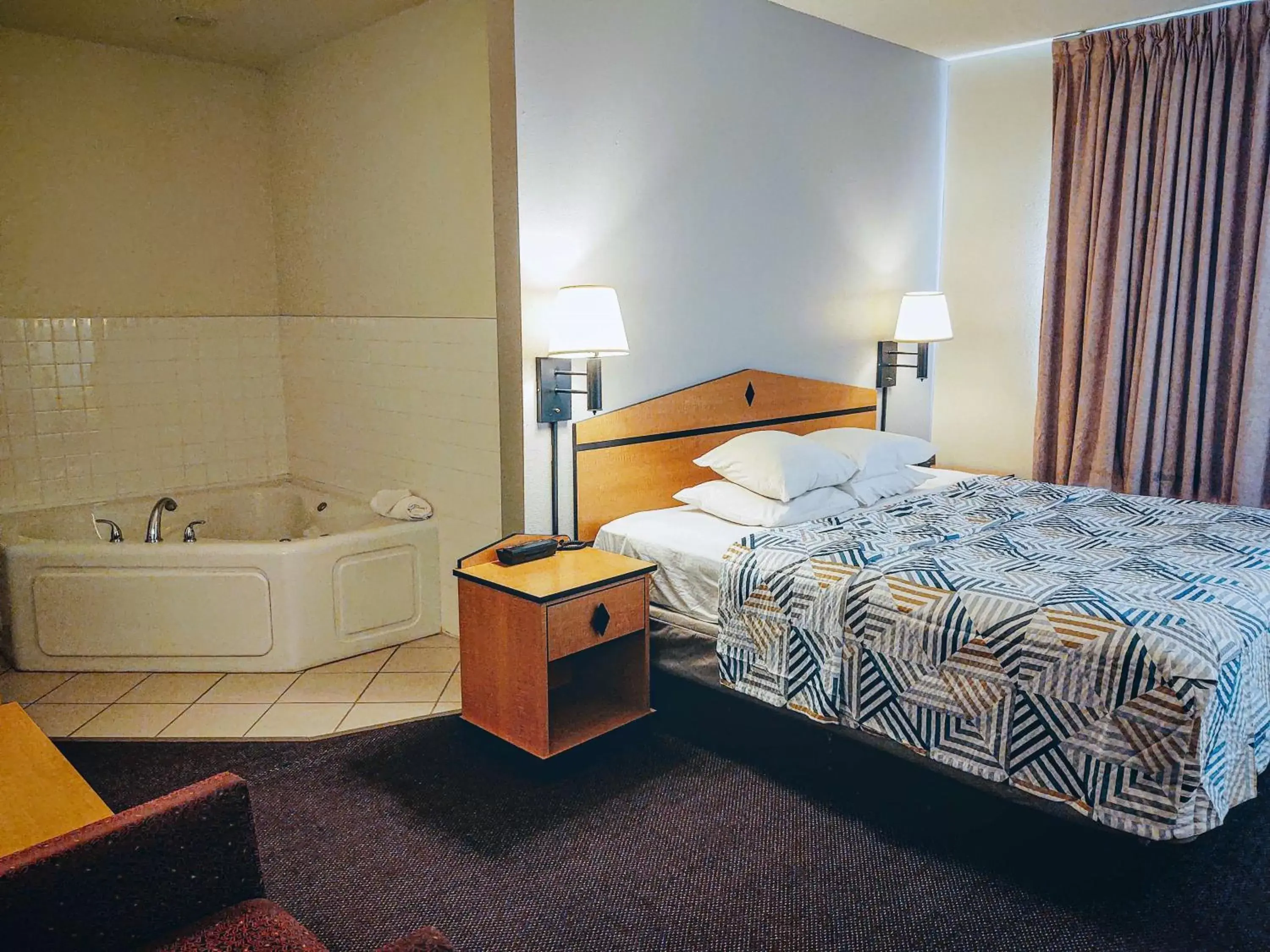 Spa and wellness centre/facilities, Bed in Motel 6 Stuart, Ia