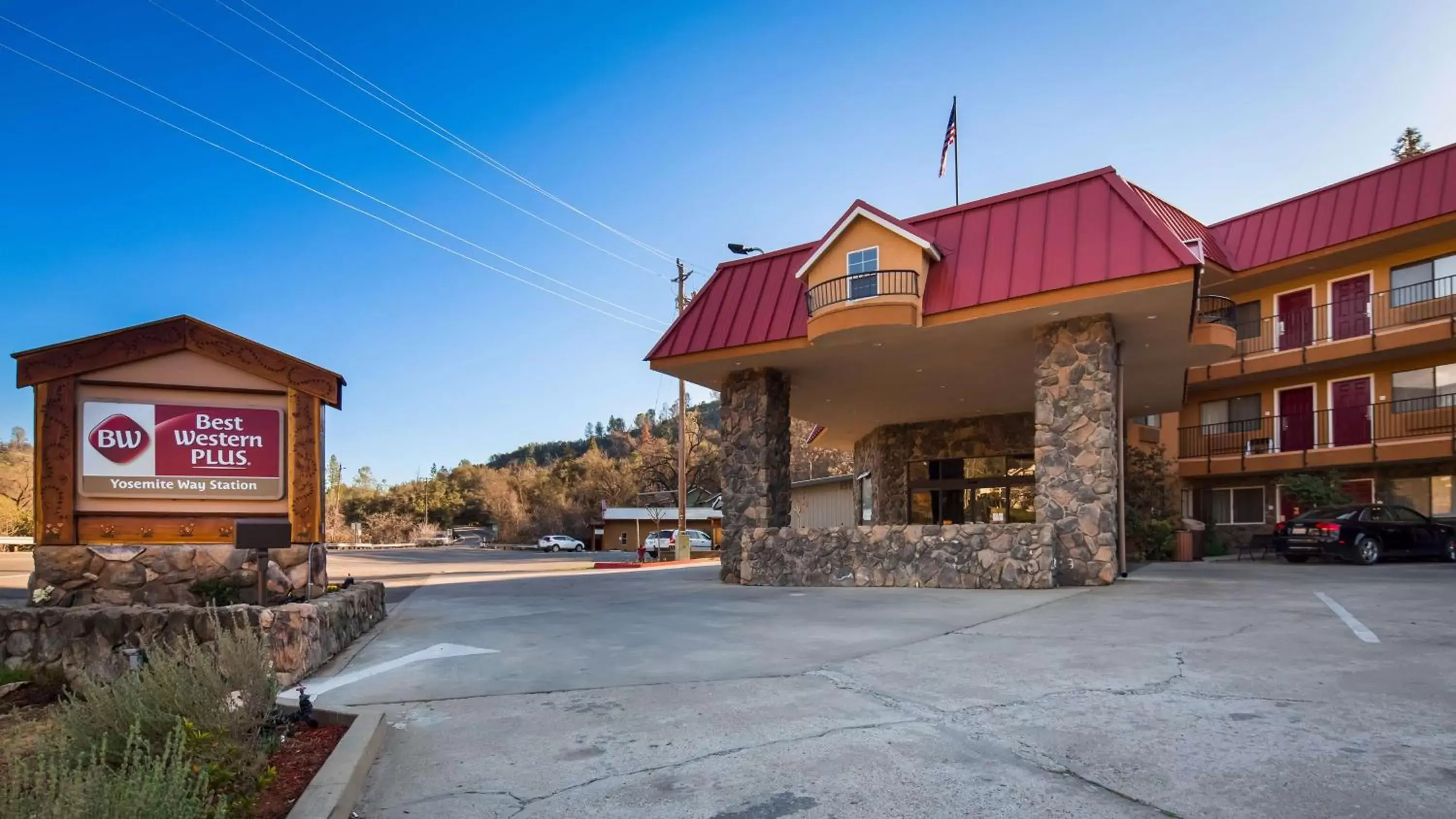 Property Building in Best Western Plus Yosemite Way Station
