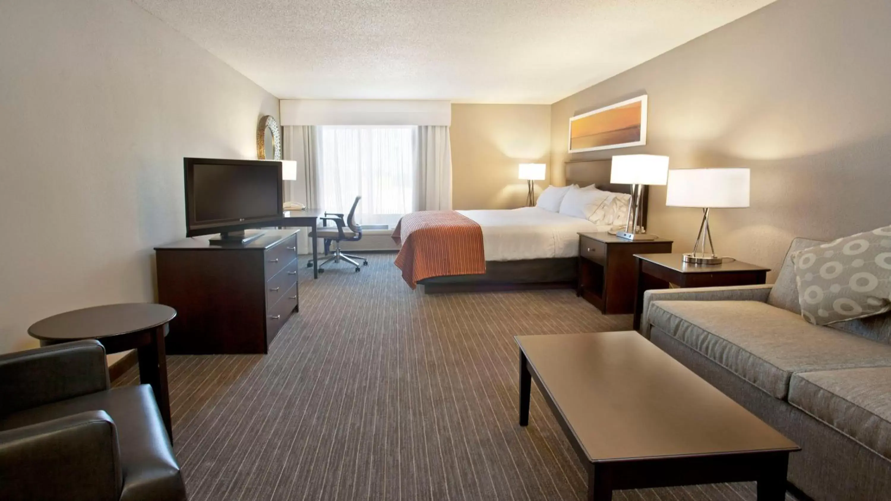 Photo of the whole room, Seating Area in Holiday Inn Express Hotel & Suites Minneapolis - Minnetonka, an IHG Hotel