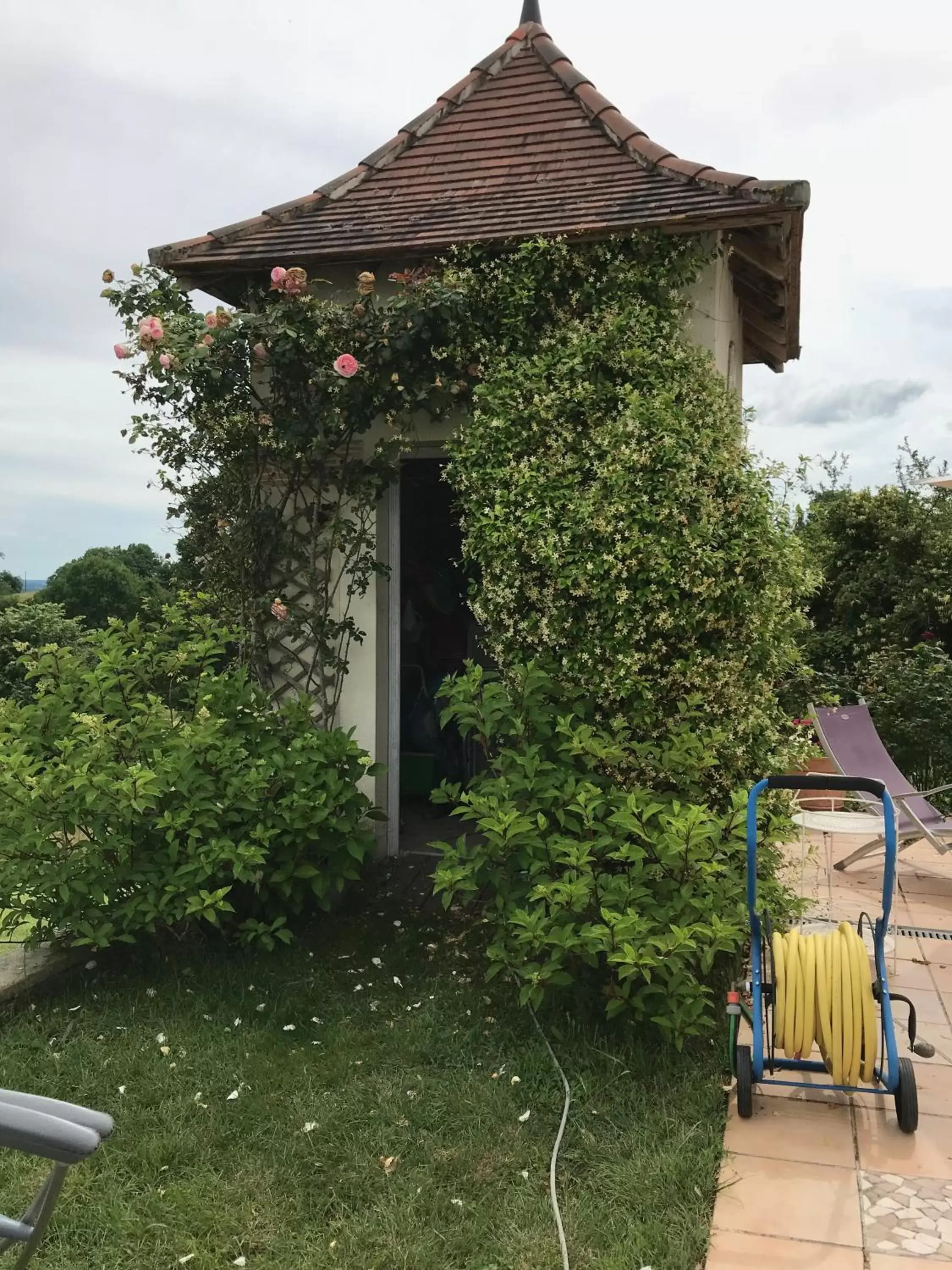 Garden view, Property Building in La Maison du Parc