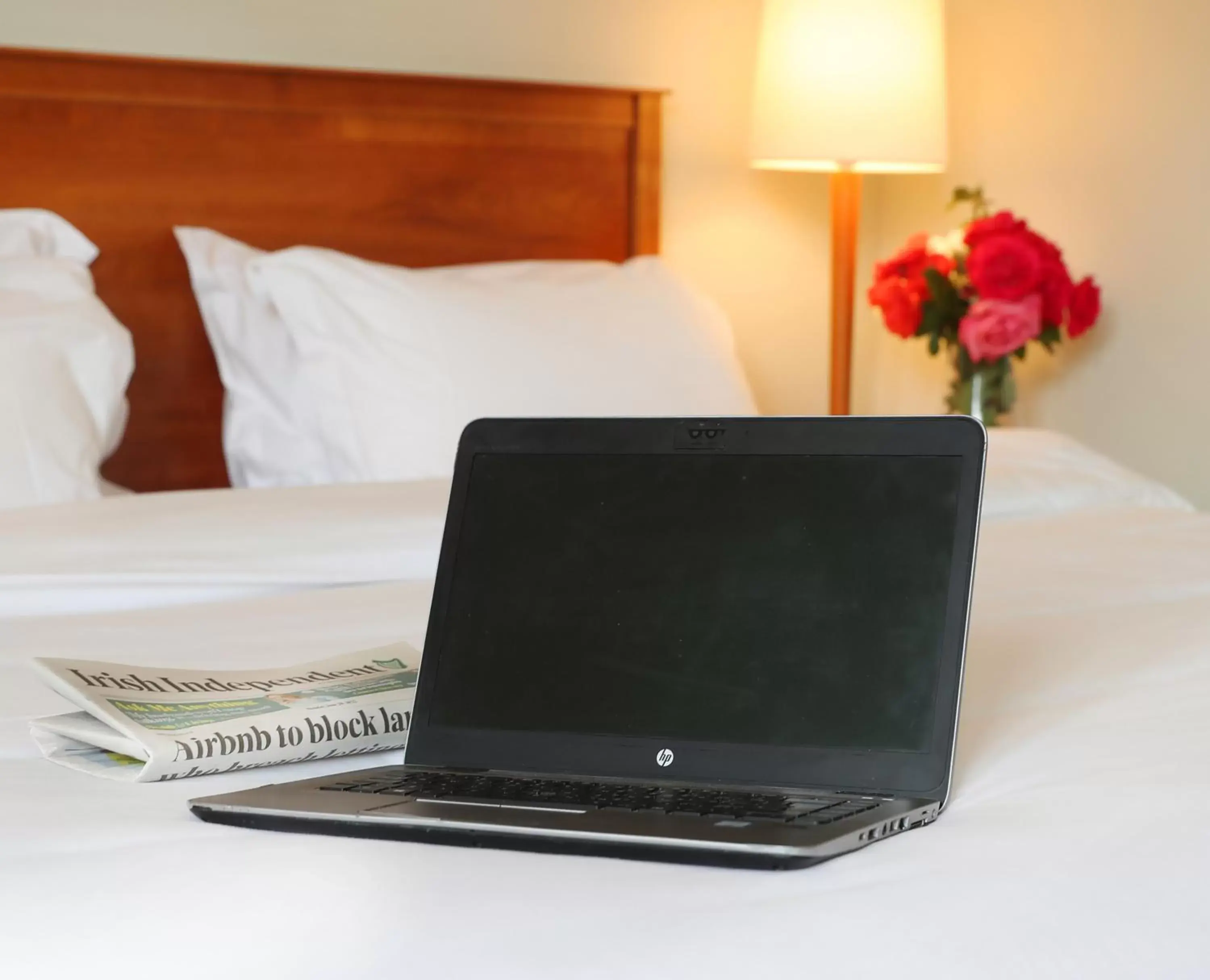 Bed, TV/Entertainment Center in Ballymascanlon Hotel and Golf Resort