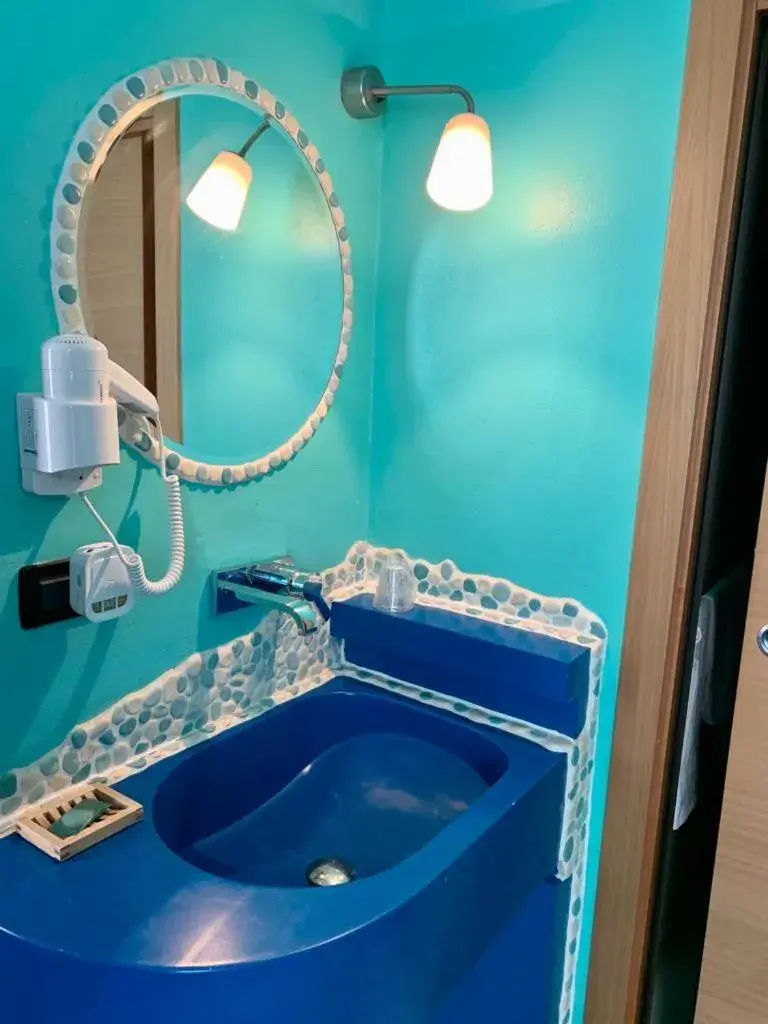 Decorative detail, Bathroom in Hotel Bella 'Mbriana