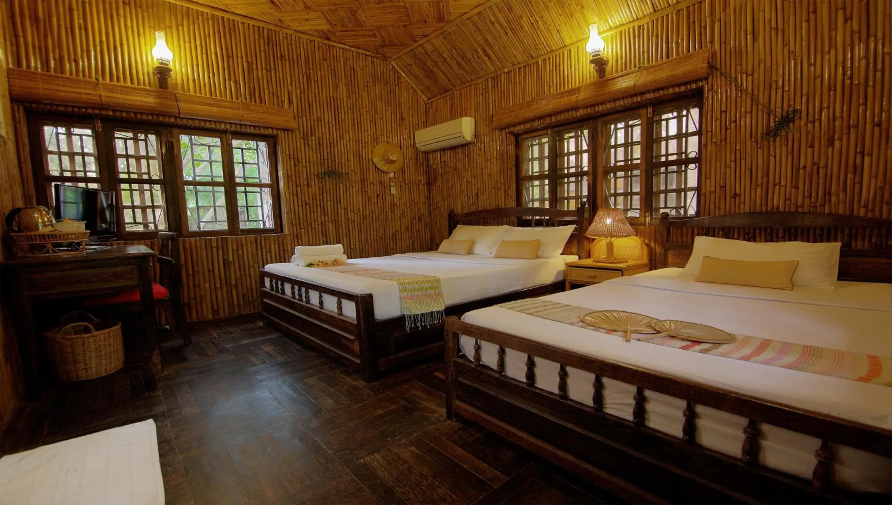 Bedroom, Bed in Palm Village Resort & Spa