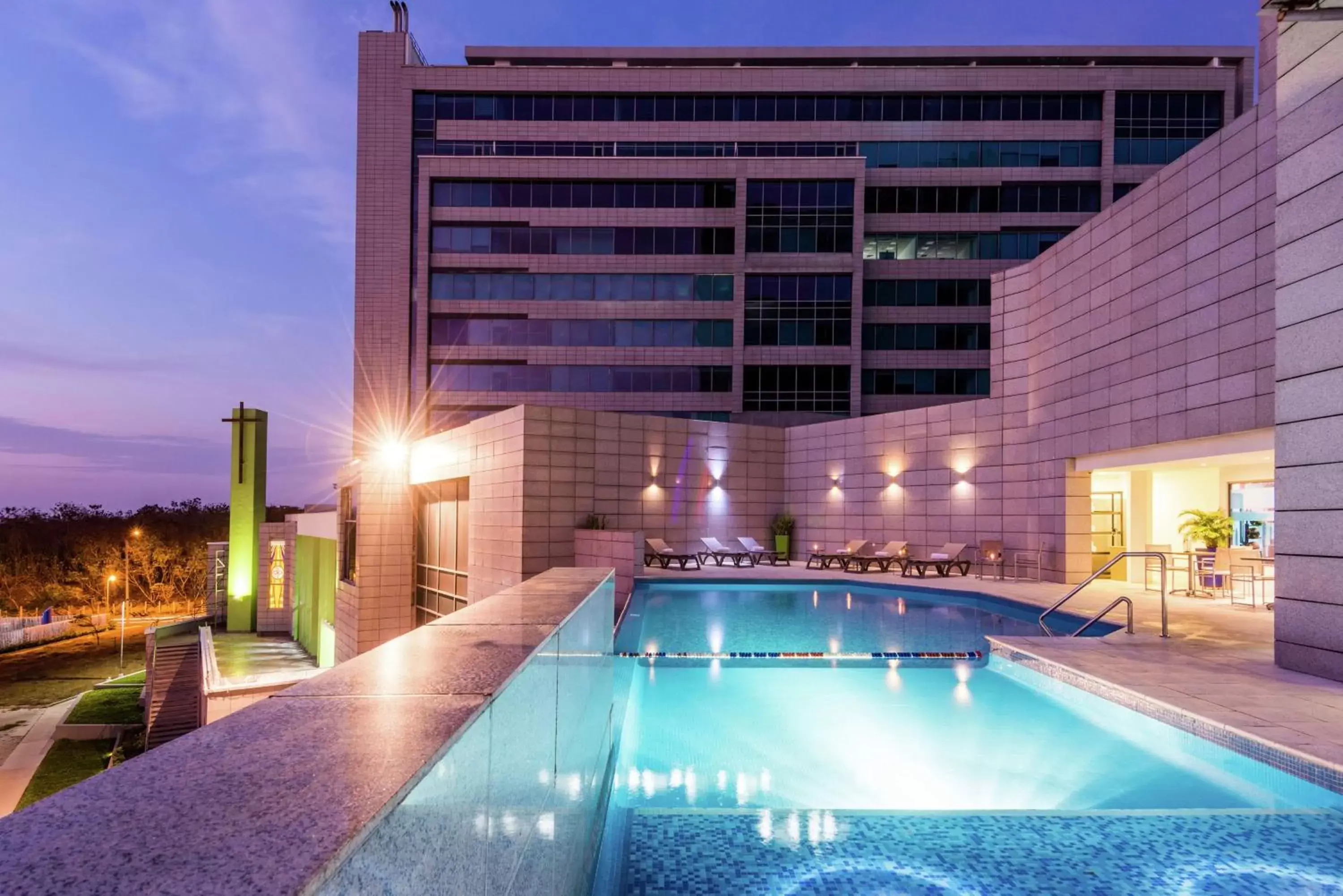 Pool view, Swimming Pool in Hilton Garden Inn Barranquilla