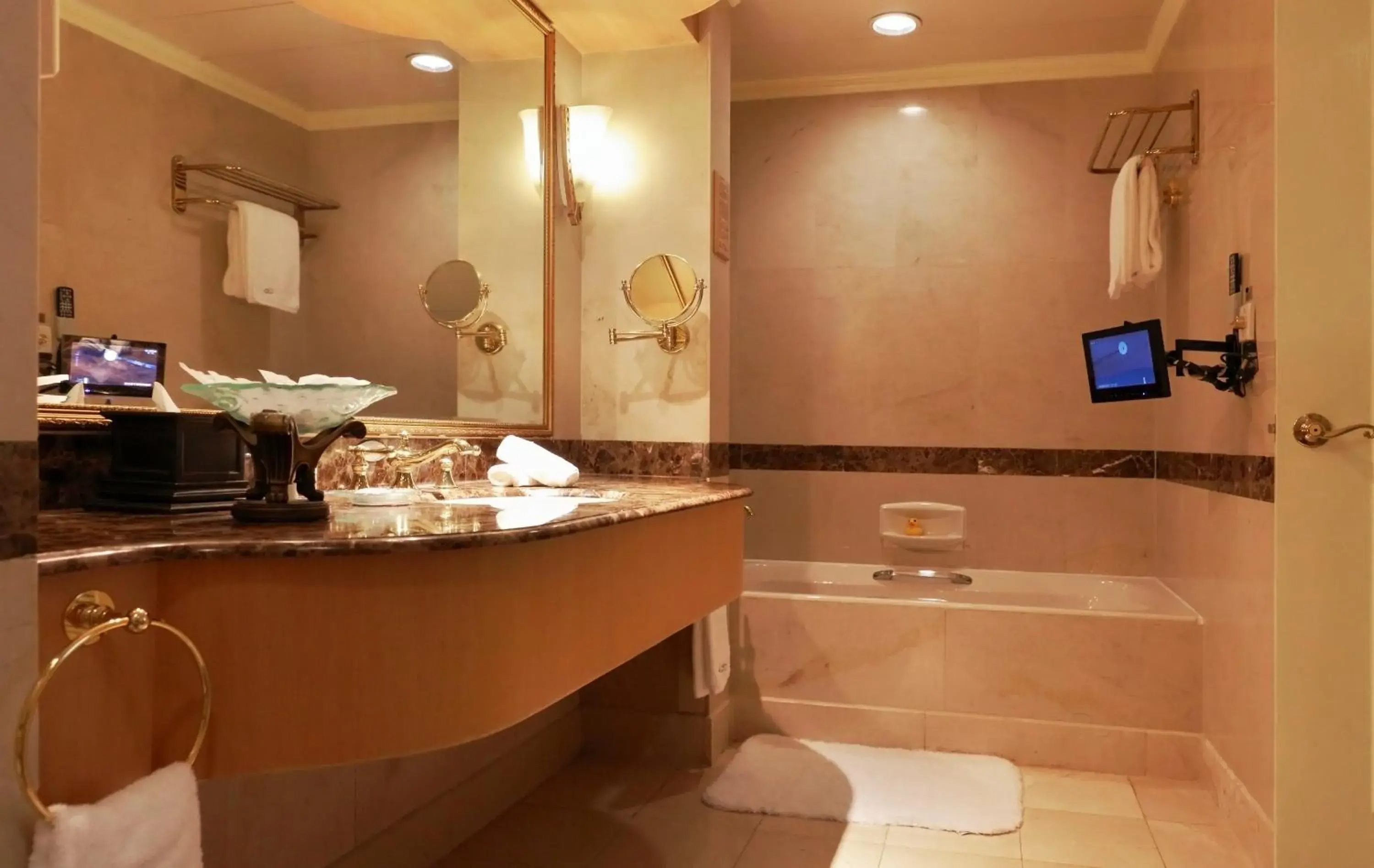 Bath, Bathroom in Grand Noble Hotel Dongguan