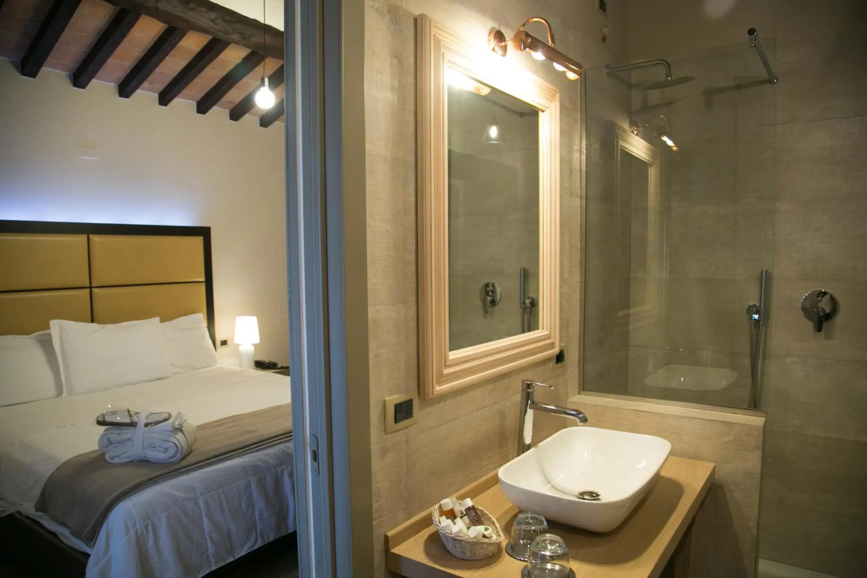 Bed, Bathroom in Cortona Resort & Spa - Villa Aurea