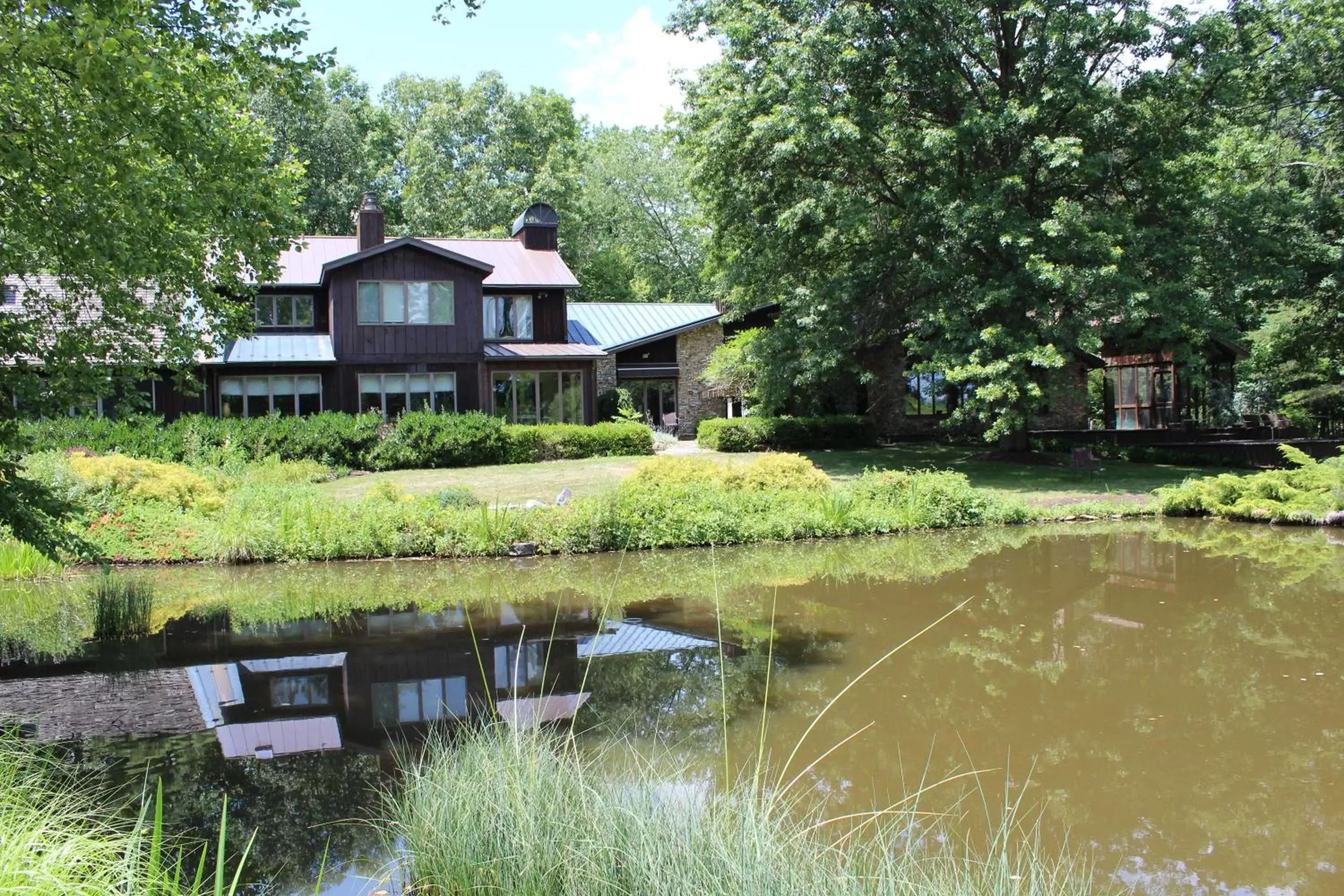 Lake view, Garden in The Inn at White Oak