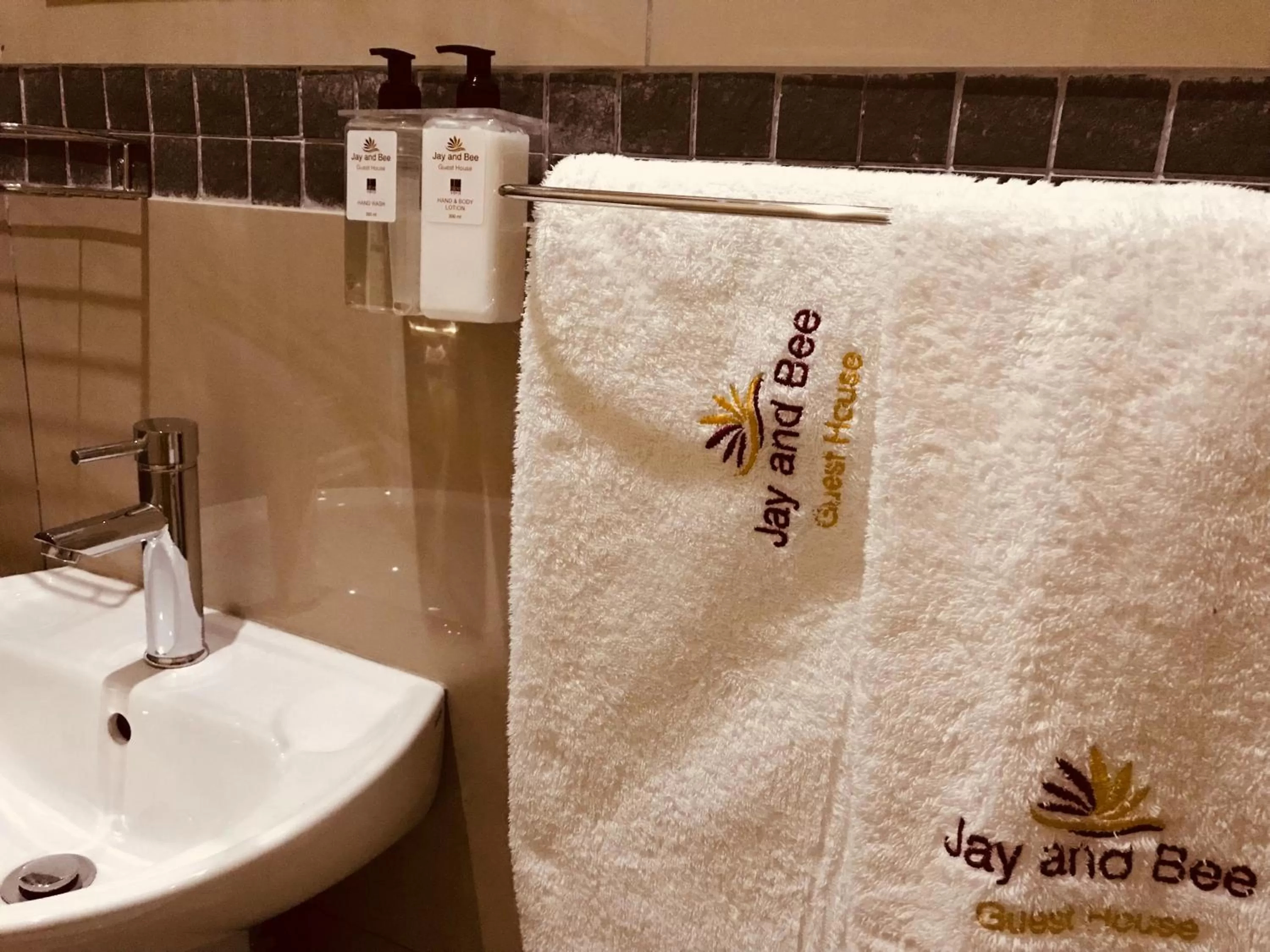 Jay and Bee Guesthouse