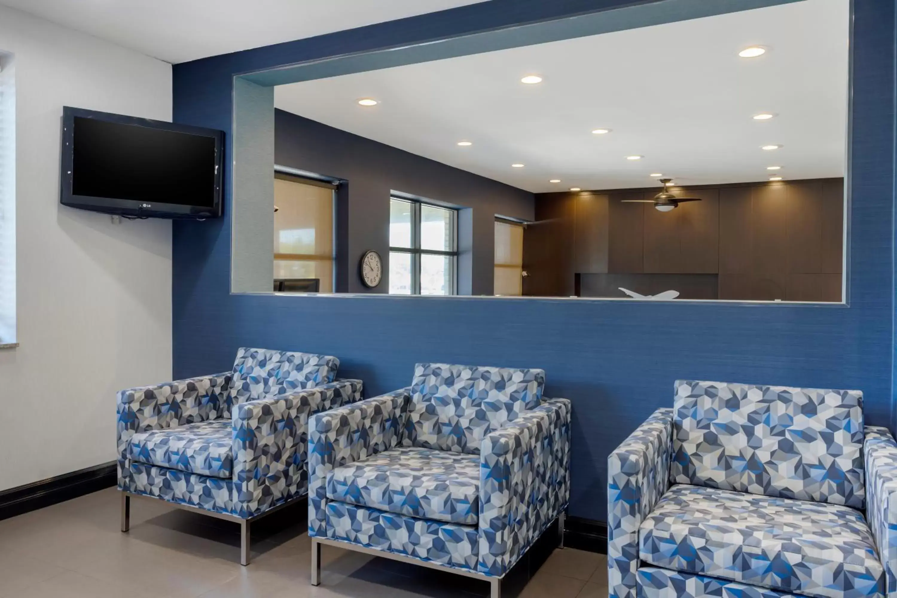 Breakfast in Avion Inn Near LGA Airport, an Ascend Collection Hotel Breakfast in Avion Inn Near LGA Airport, an Ascend Collection Hotel