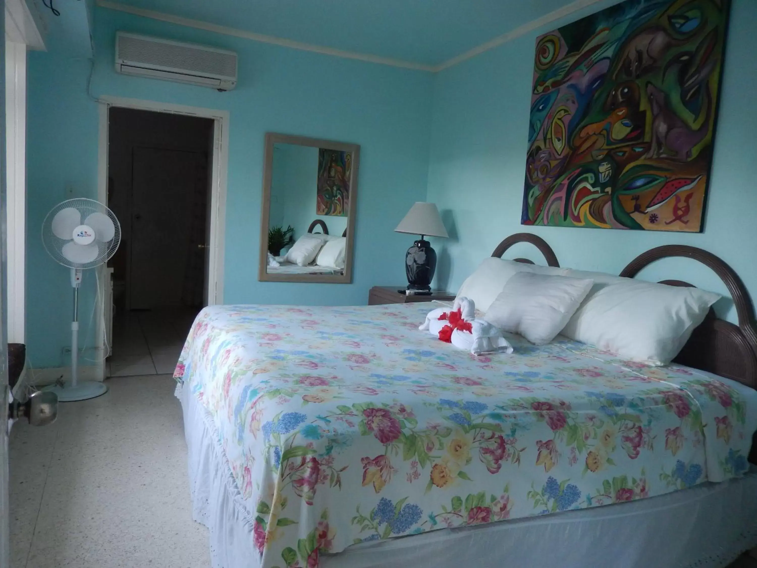 Photo of the whole room, Bed in Moon San Villa at the Blue Lagoon