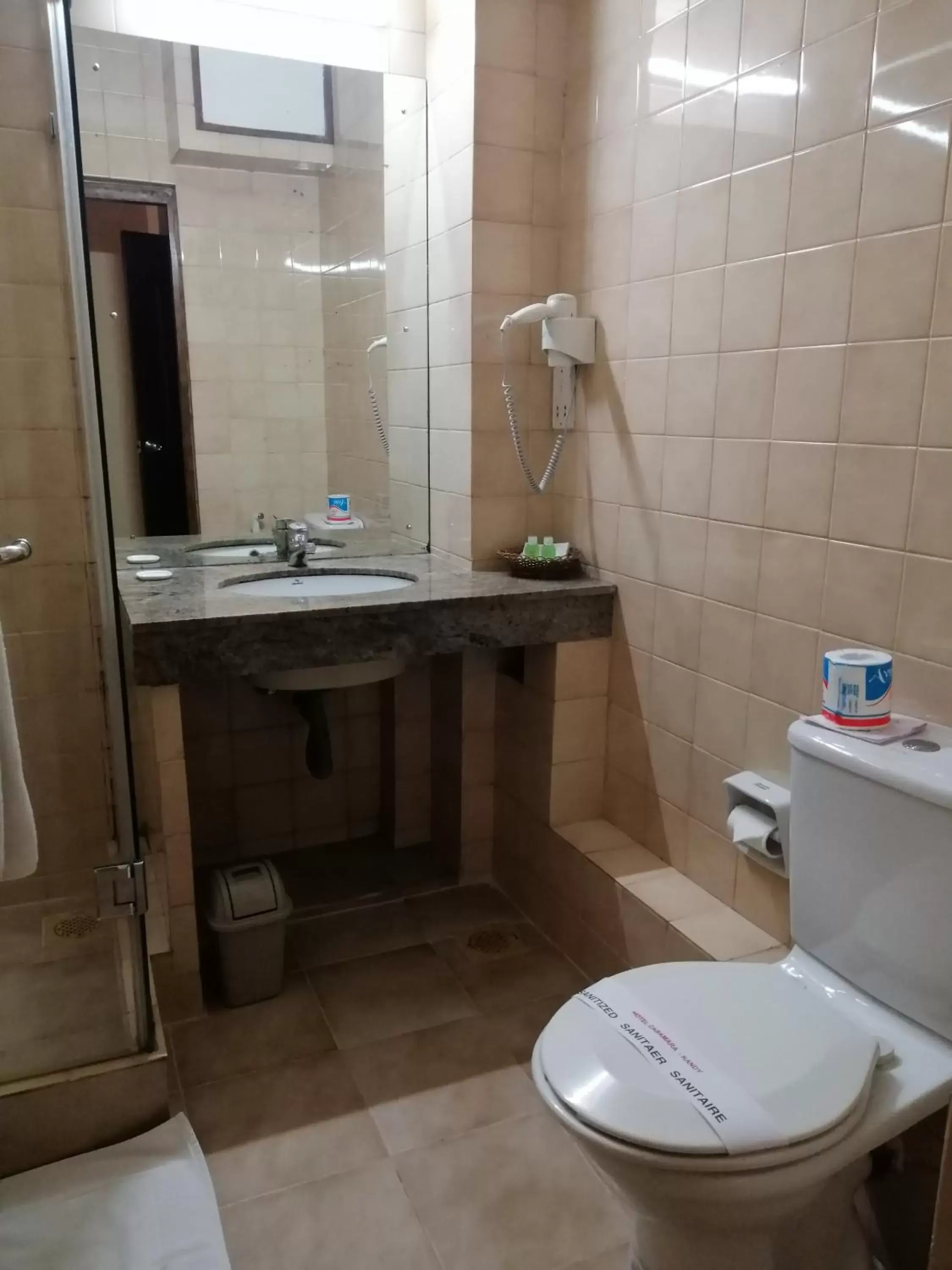Shower, Bathroom in Hotel Casamara