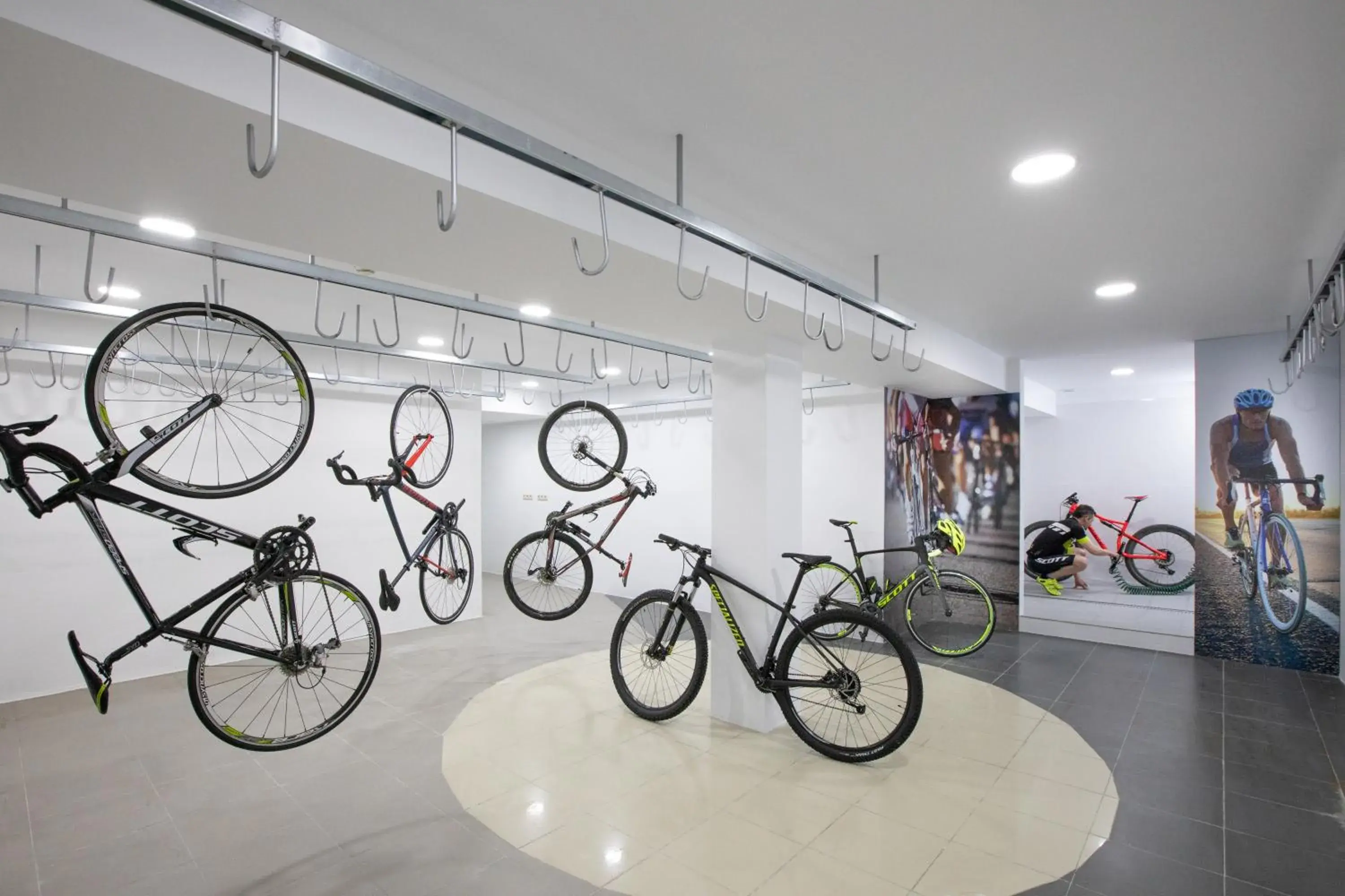 Area and facilities, Biking in Prestige Victoria