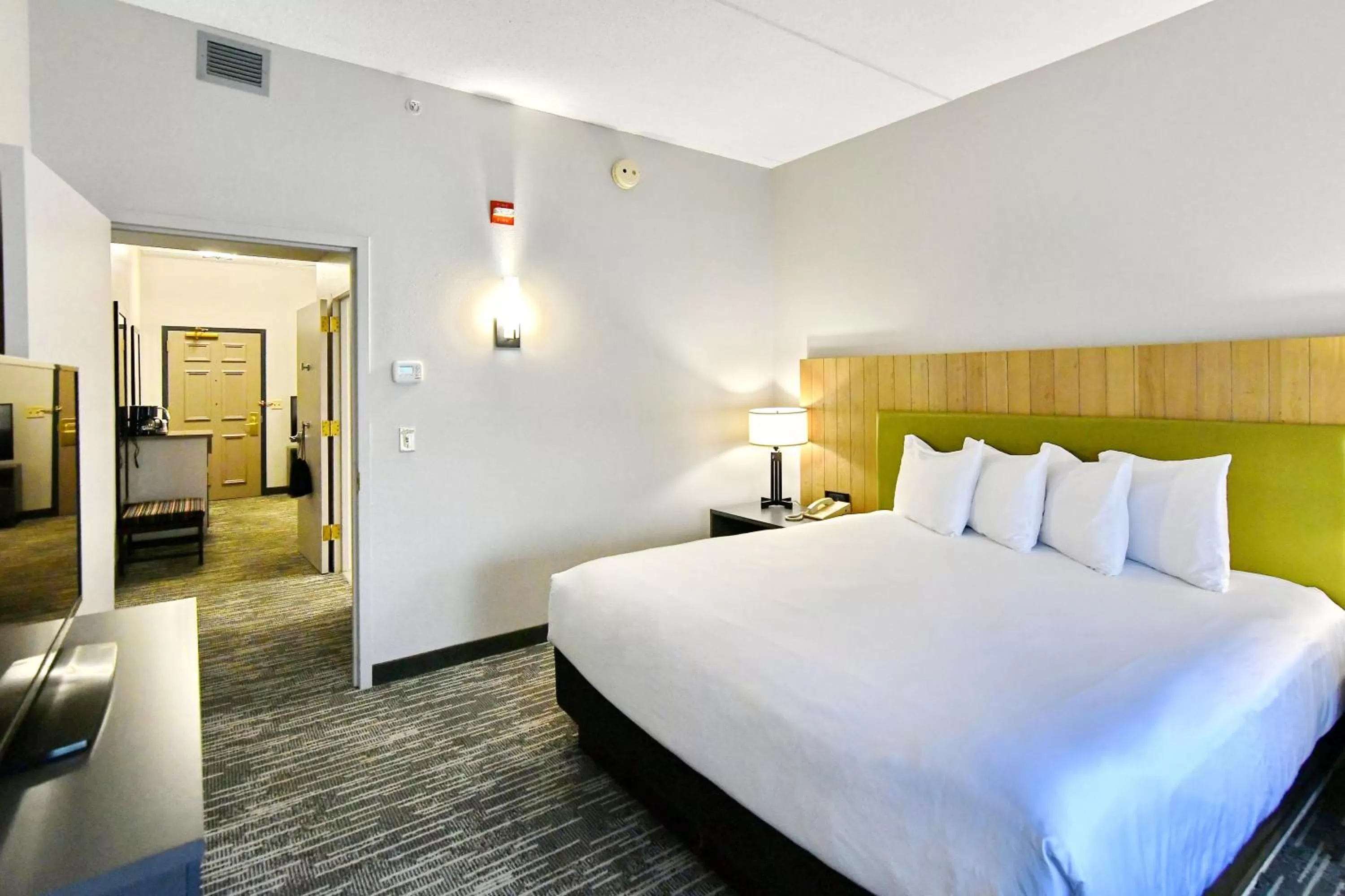 Bed in Country Inn & Suites by Radisson, Mount Morris, NY