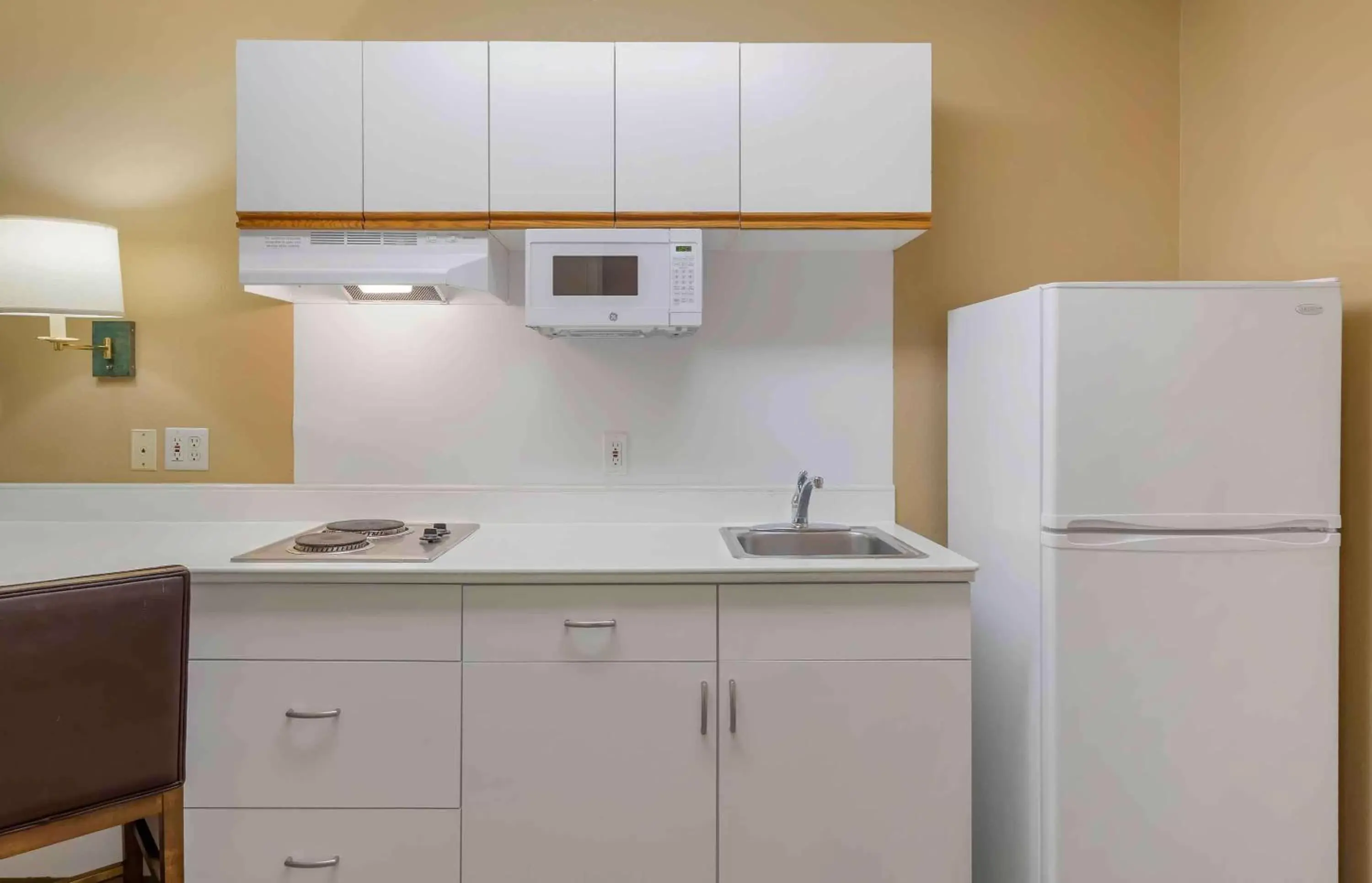 Bedroom, Kitchen/Kitchenette in Extended Stay America Suites - Los Angeles - Torrance - Del Amo Circle