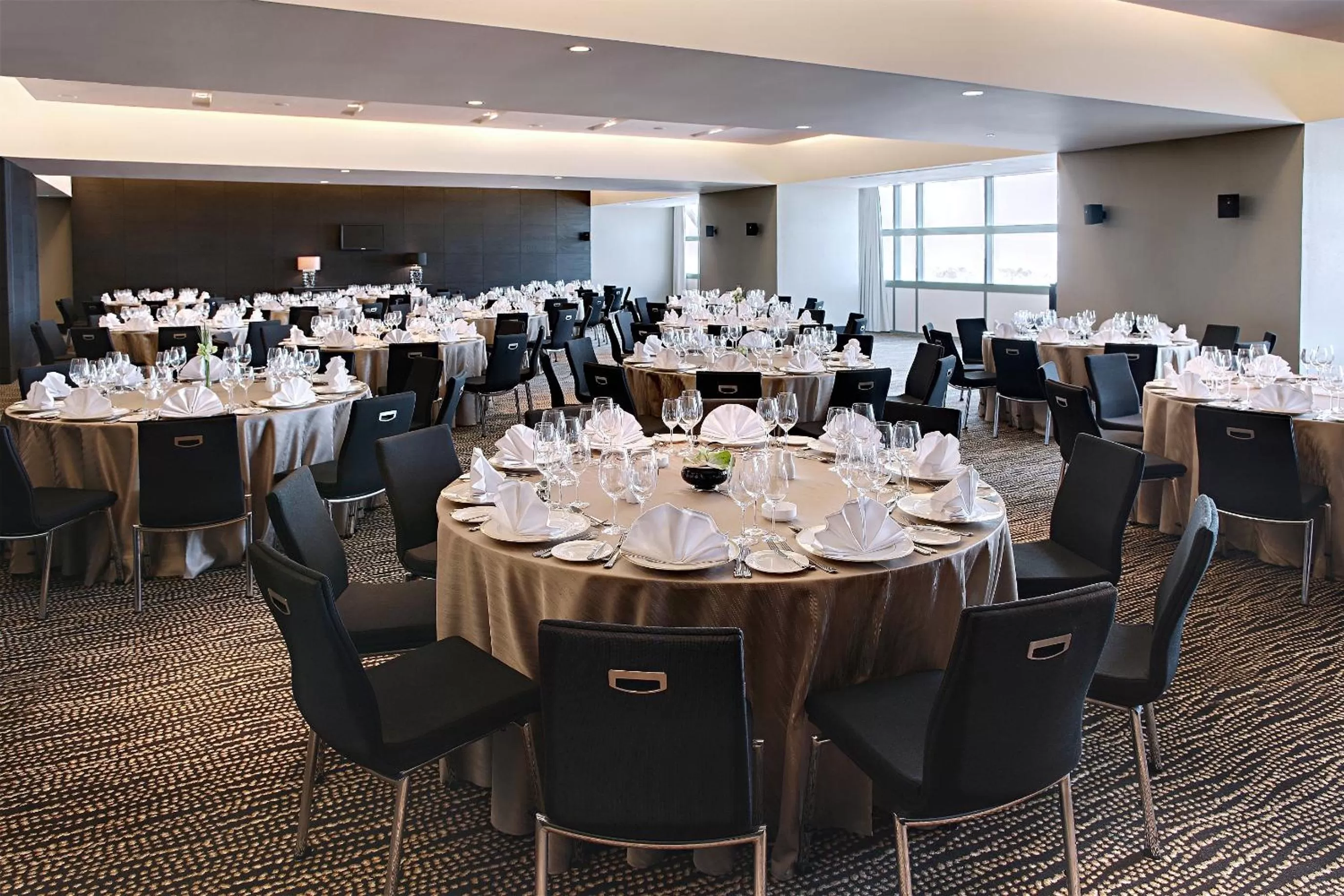 Restaurant/places to eat in Sofitel Abu Dhabi Corniche